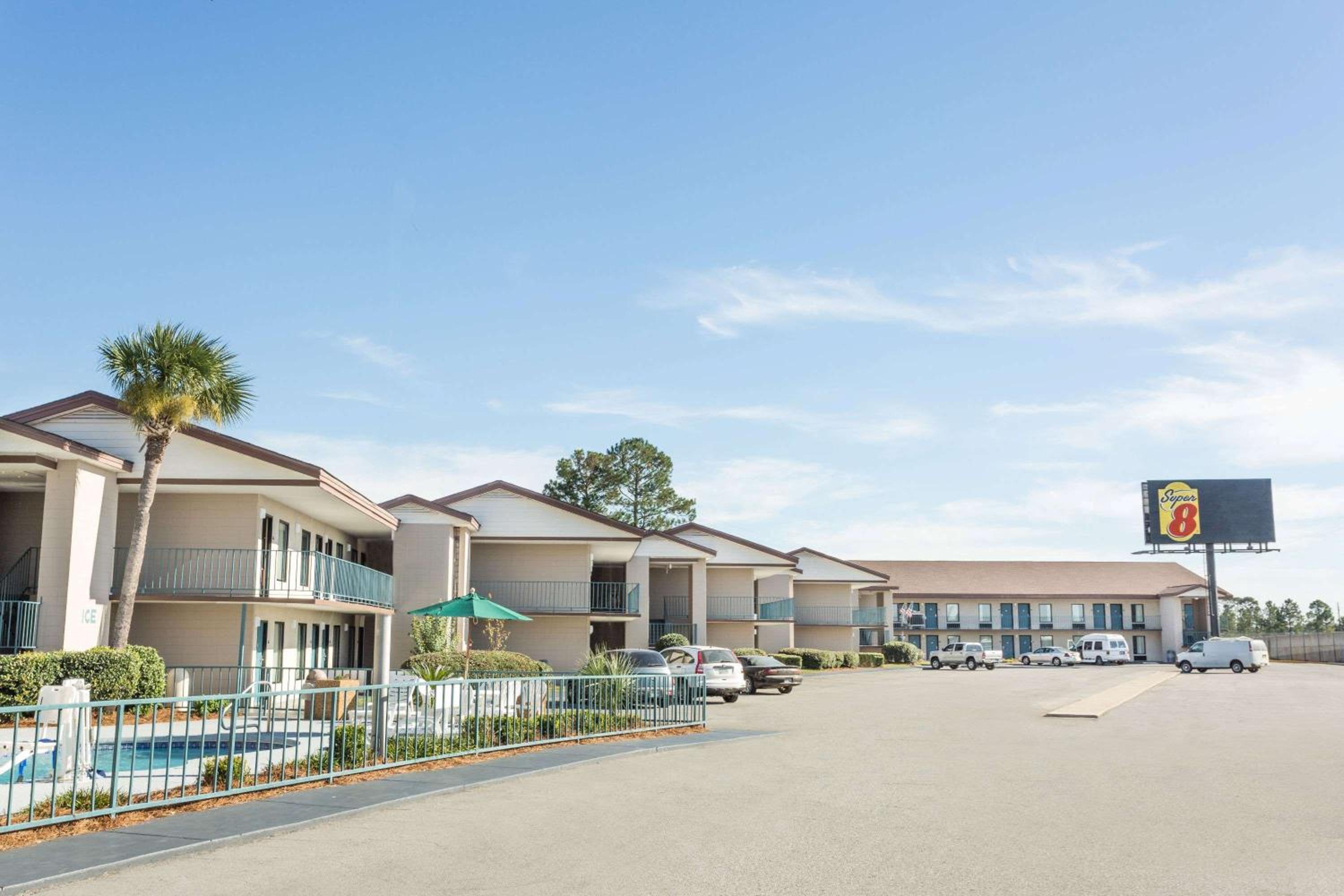 Tifton Vacations - Super 8 by Wyndham Adel GA I-75 - Property Image 2