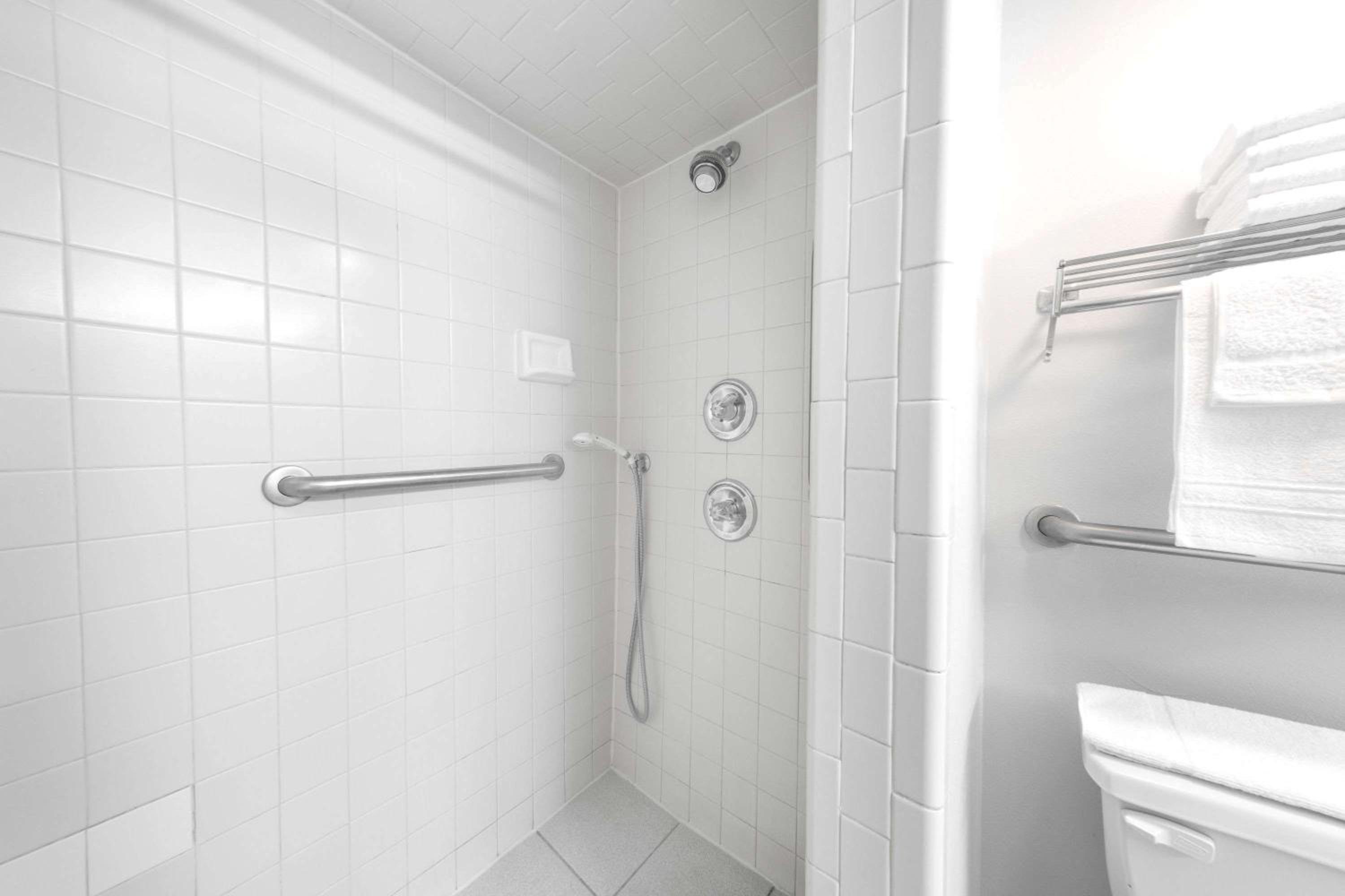 Super 8 by Wyndham Adel GA I-75 - Property Image 18