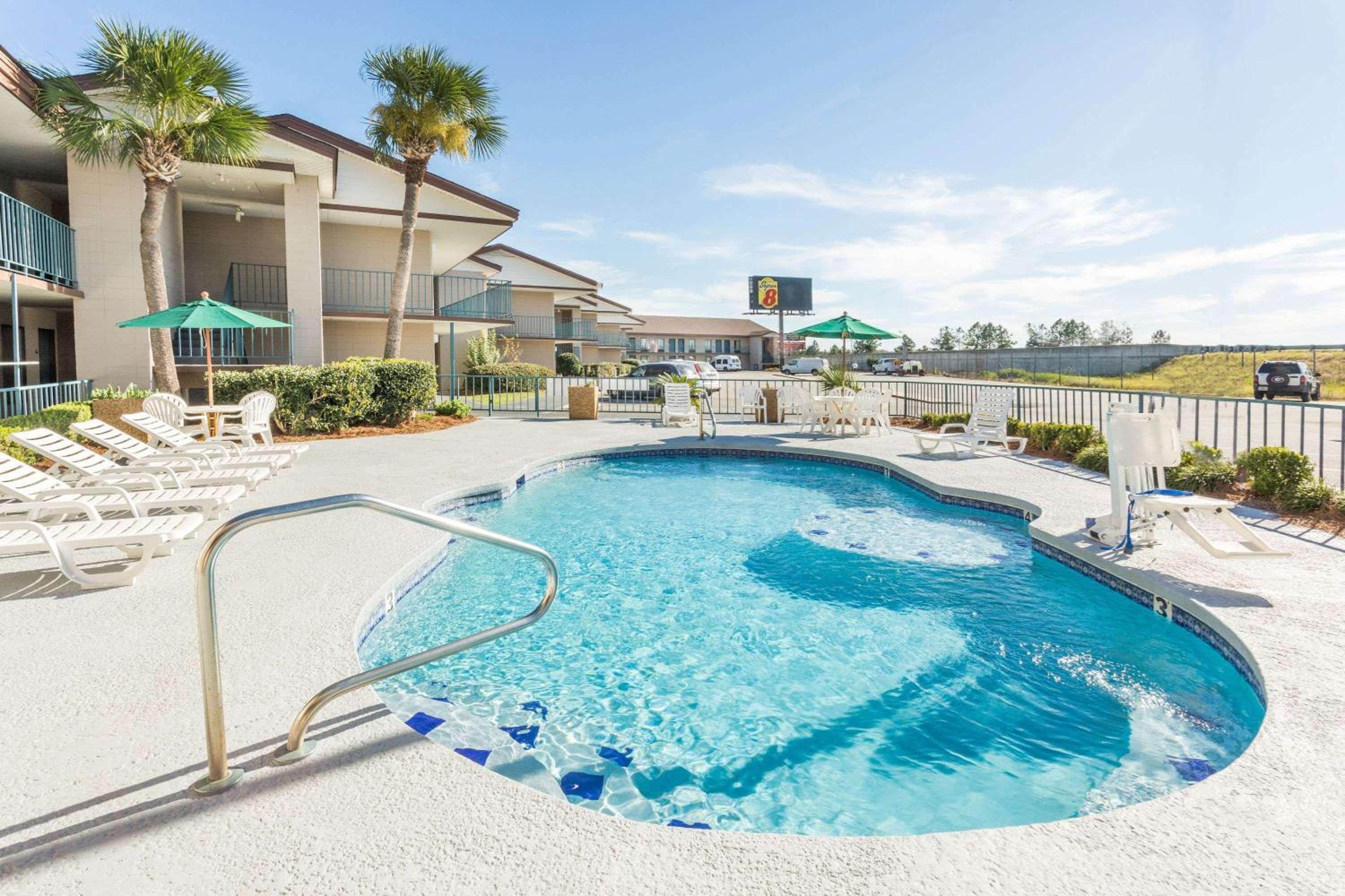 Tifton Vacations - Super 8 by Wyndham Adel GA I-75 - Property Image 4
