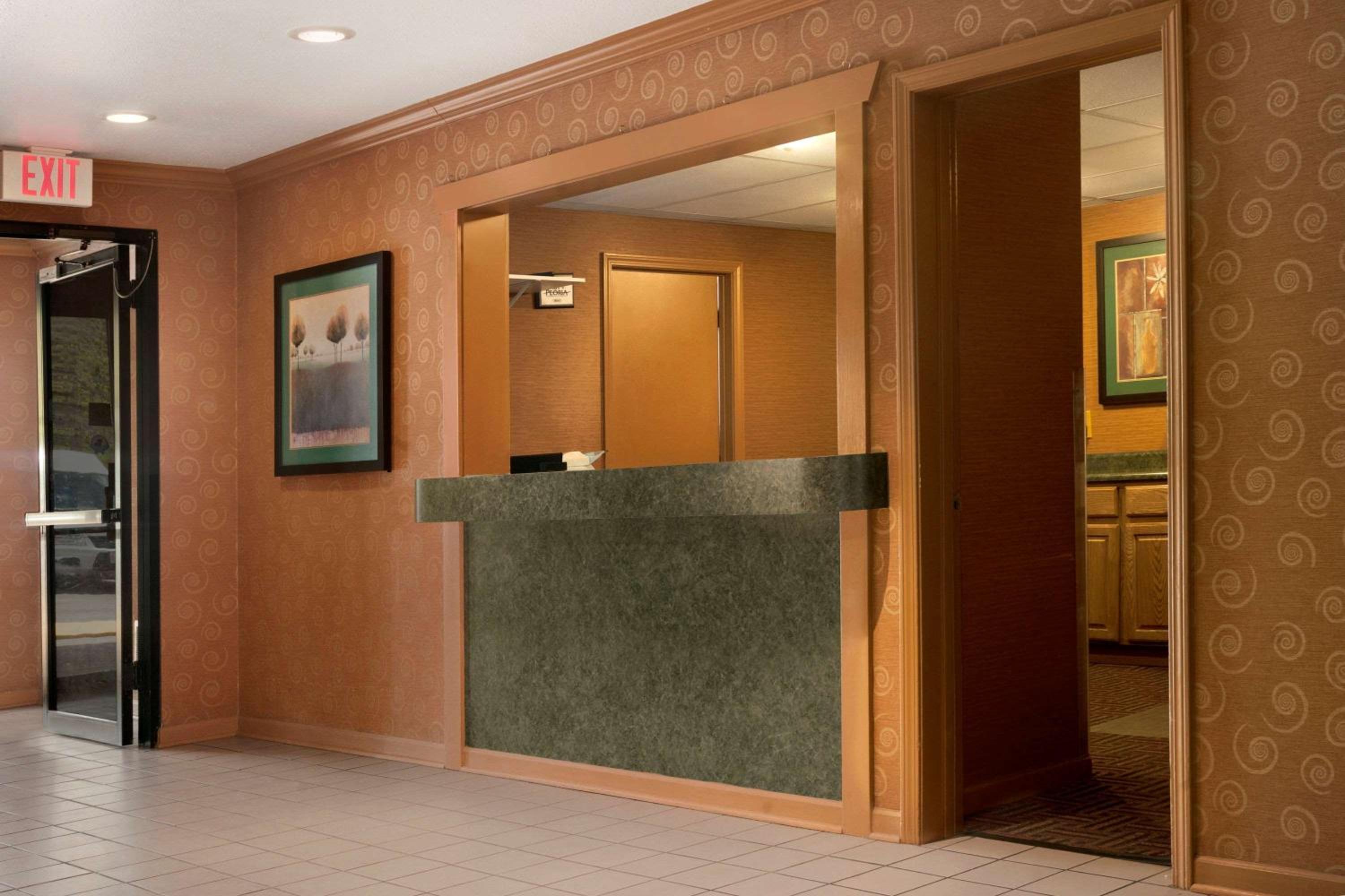 Peoria Vacations - Super 8 by Wyndham Peoria East - Property Image 28
