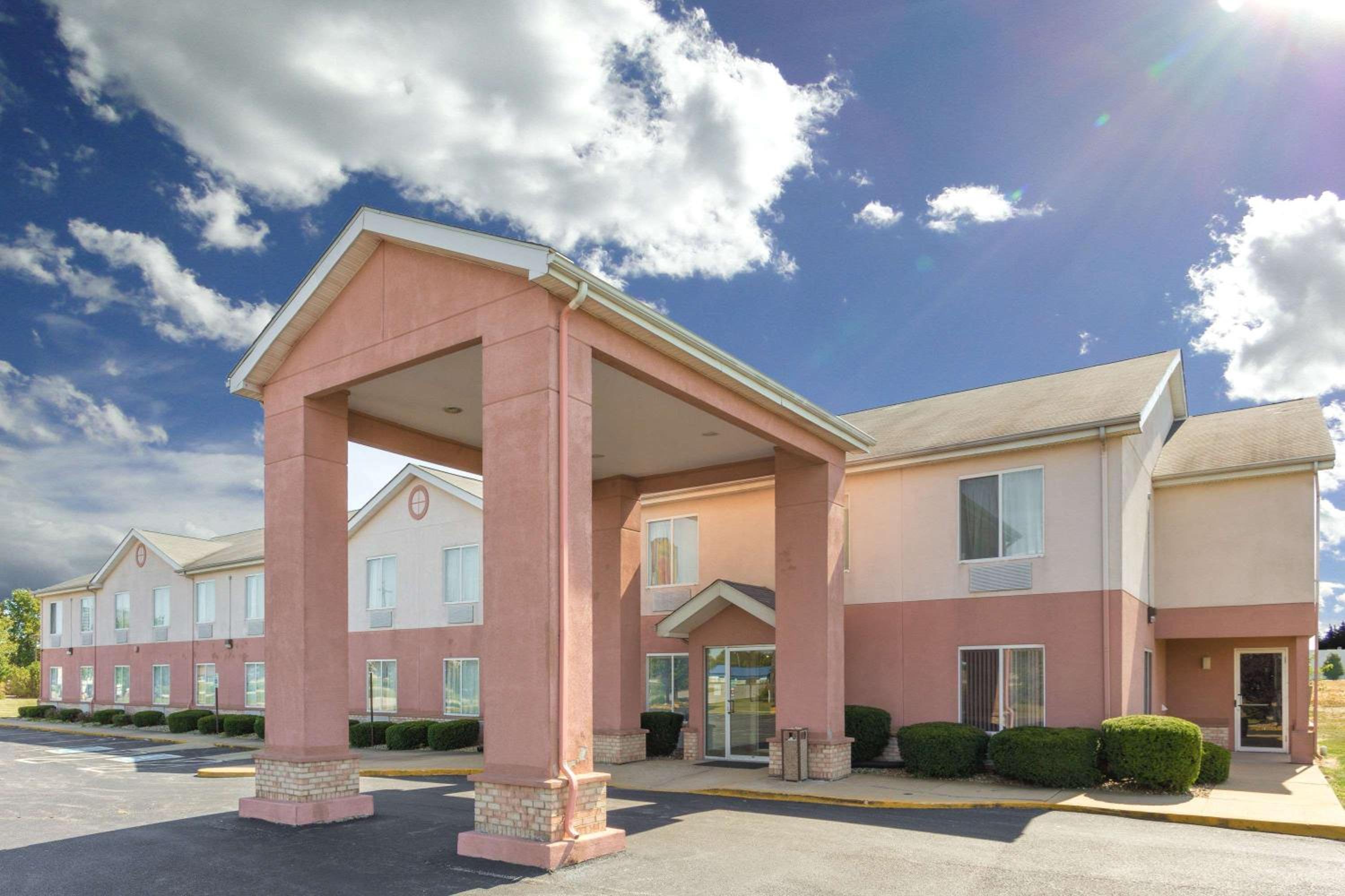 Crawfordsville Vacations - Super 8 by Wyndham Frankfort IN - Property Image 3
