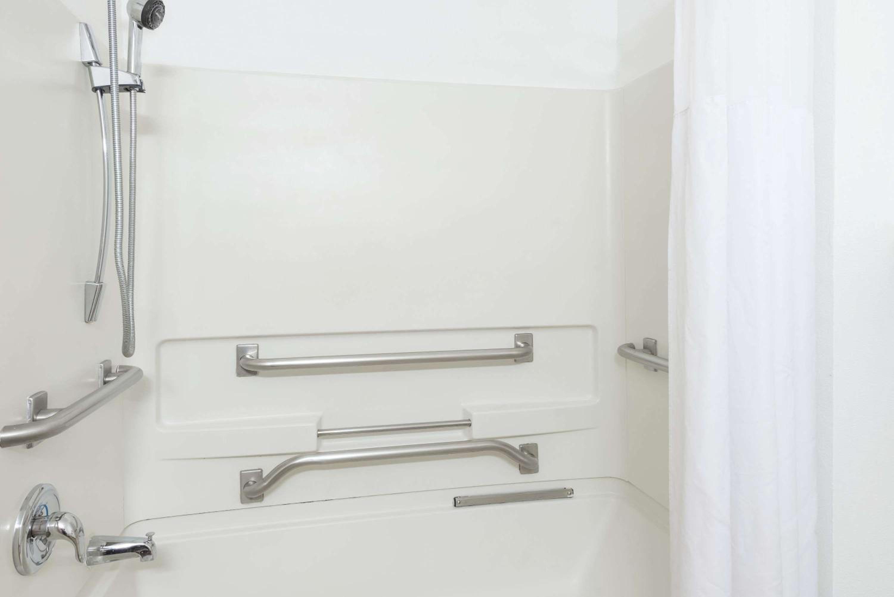 Super 8 by Wyndham Pittsburgh/Monroeville - Property Image 26