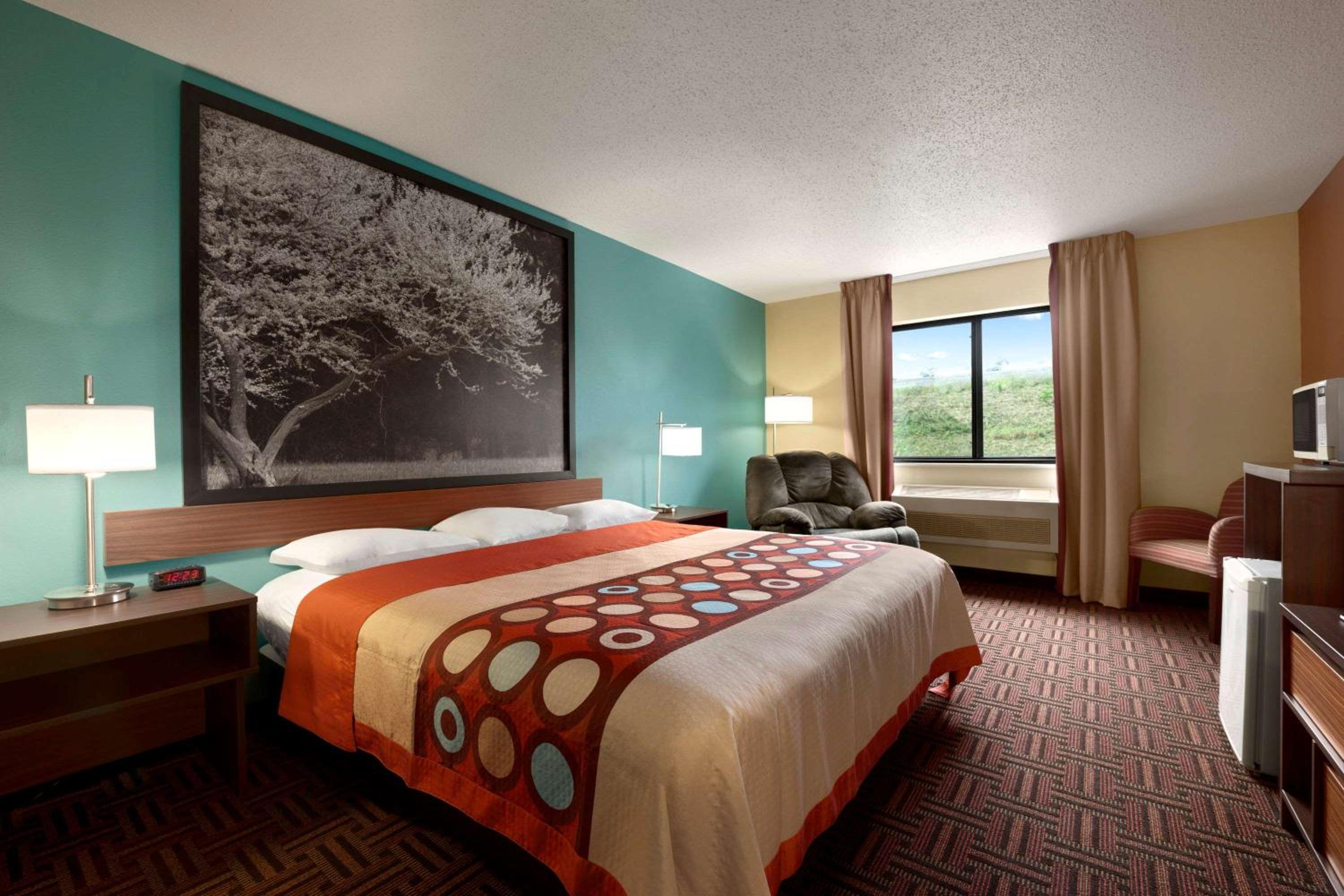 Peoria Vacations - Super 8 by Wyndham Peoria East - Property Image 30