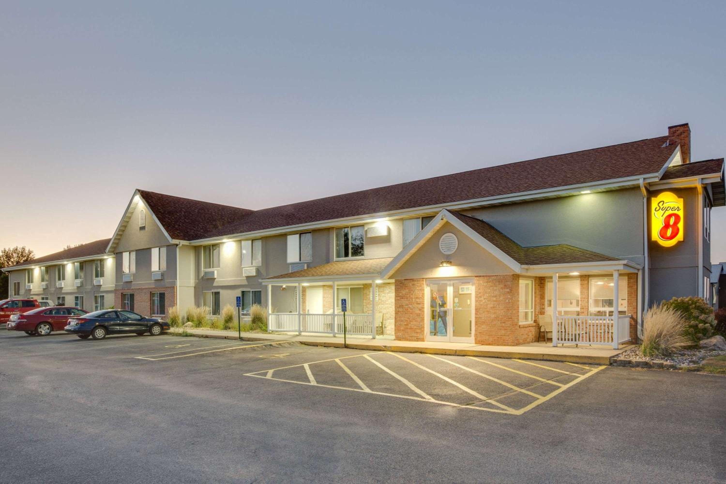 Super 8 by Wyndham Jackson MN view 2