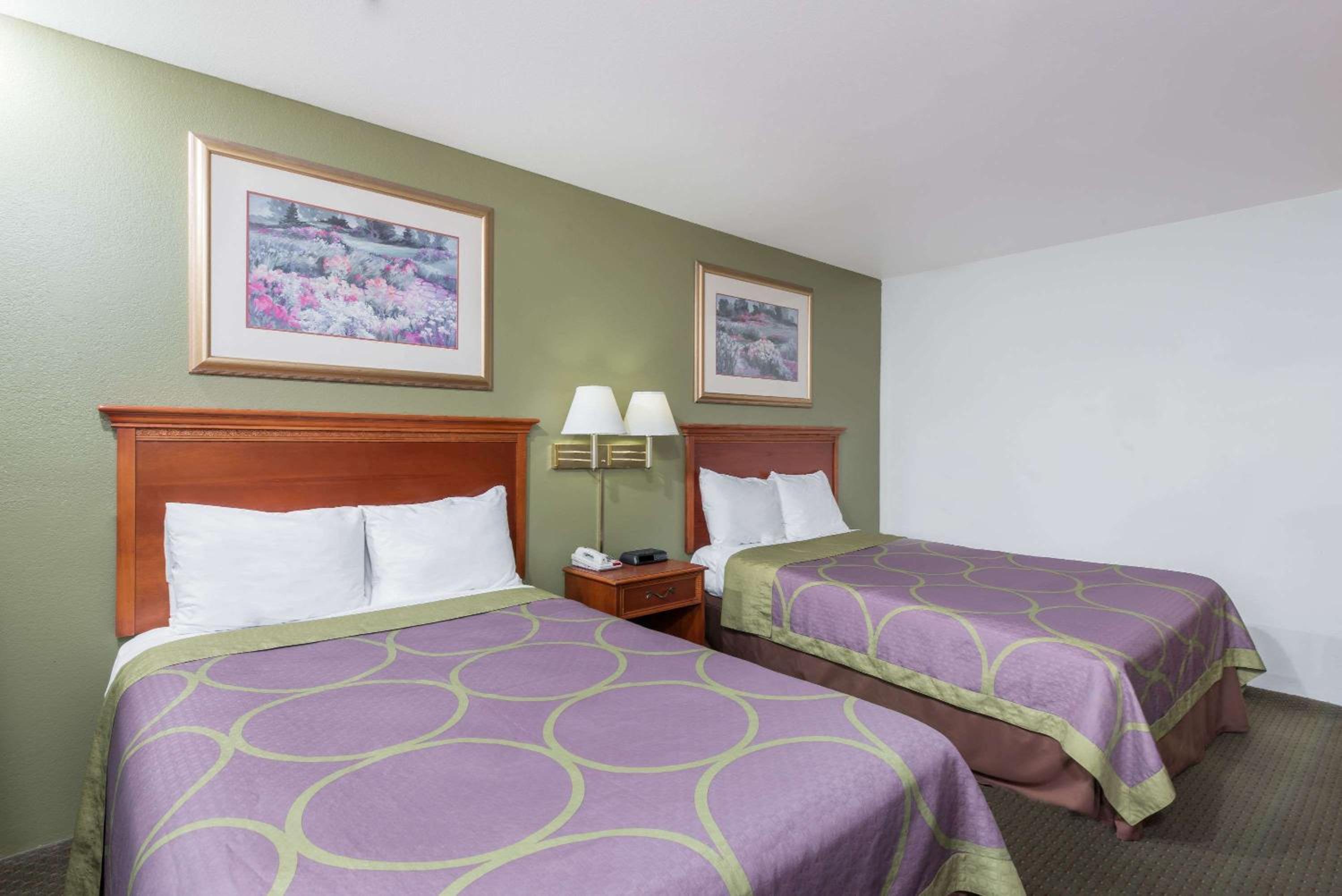 Pittsburgh Vacations - Super 8 by Wyndham Pittsburgh/Monroeville - Property Image 3