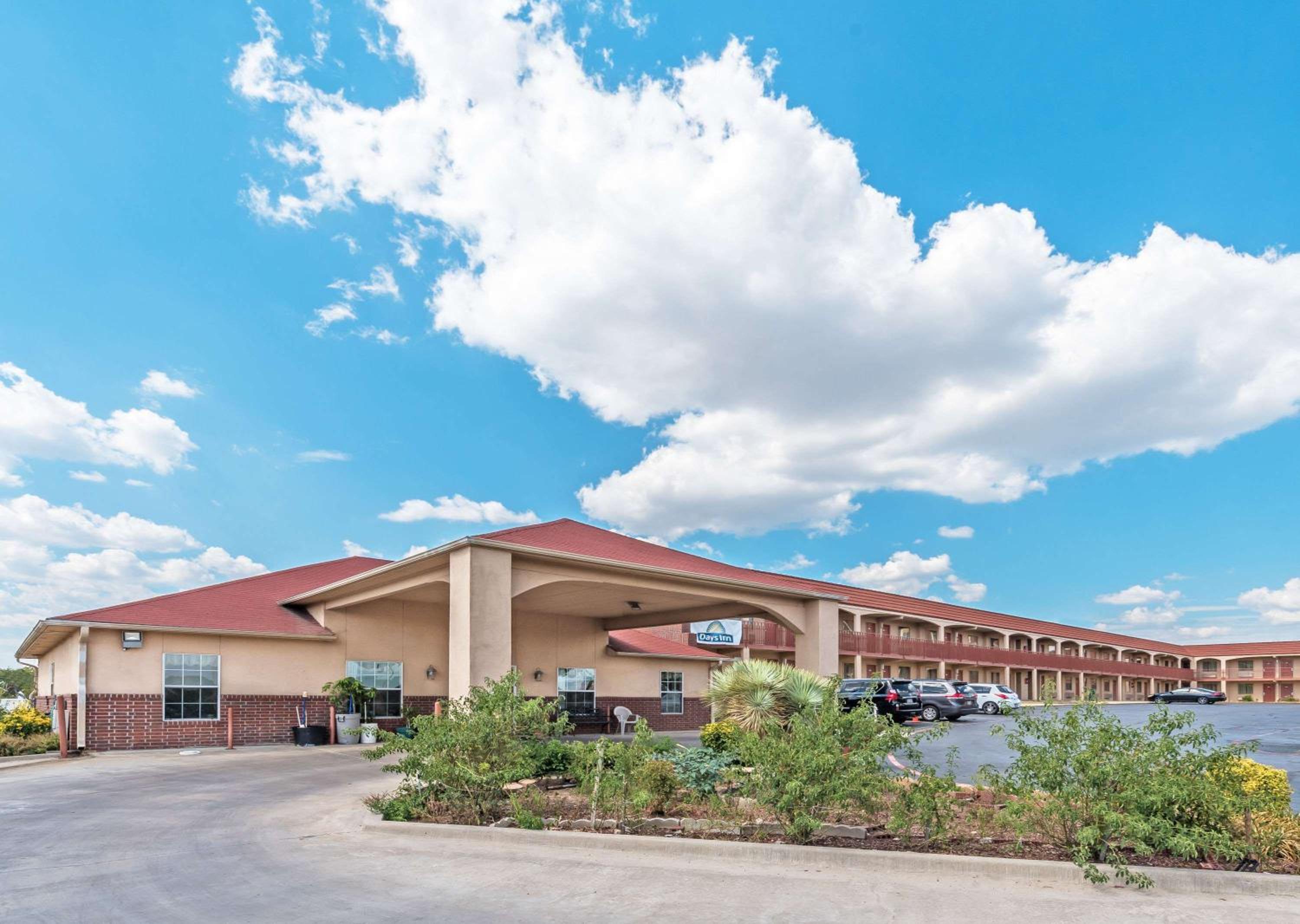 Gainesville Vacations - Days Inn by Wyndham Gainesville - Property Image 23