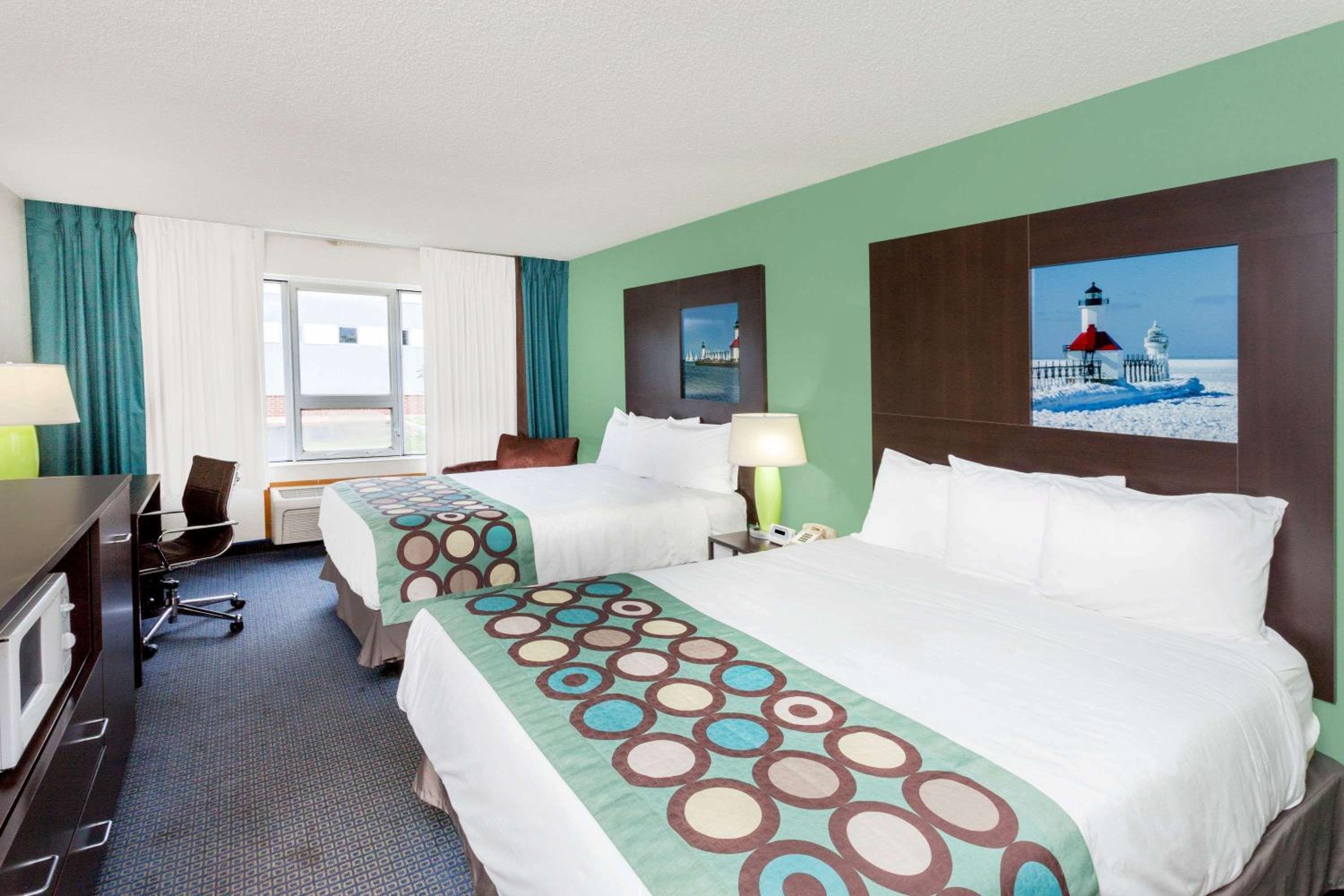 Super 8 by Wyndham Stevensville St Joseph view 4