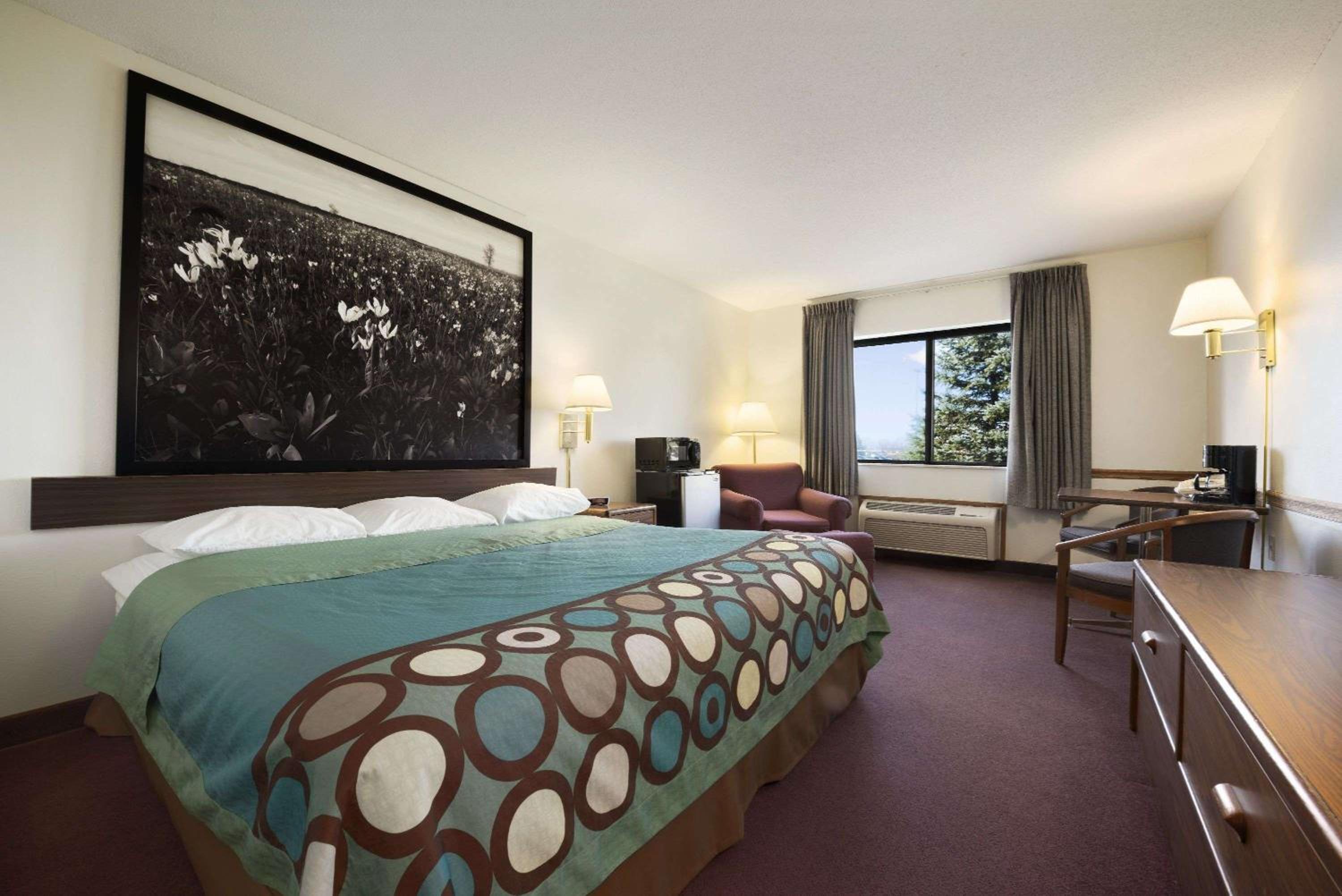 Danville Vacations - Super 8 by Wyndham Danville - Property Image 12