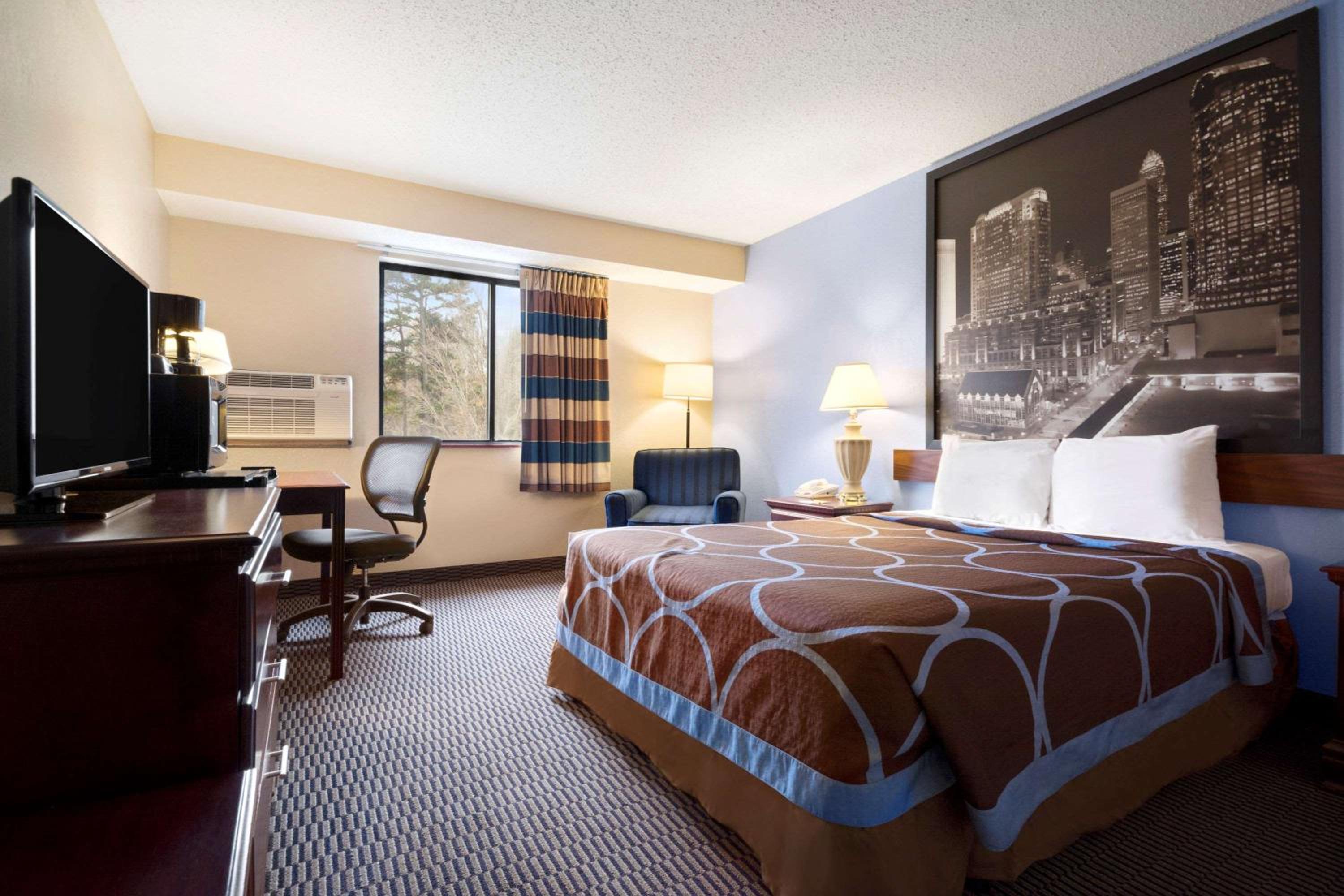 Super 8 by Wyndham Charlotte University