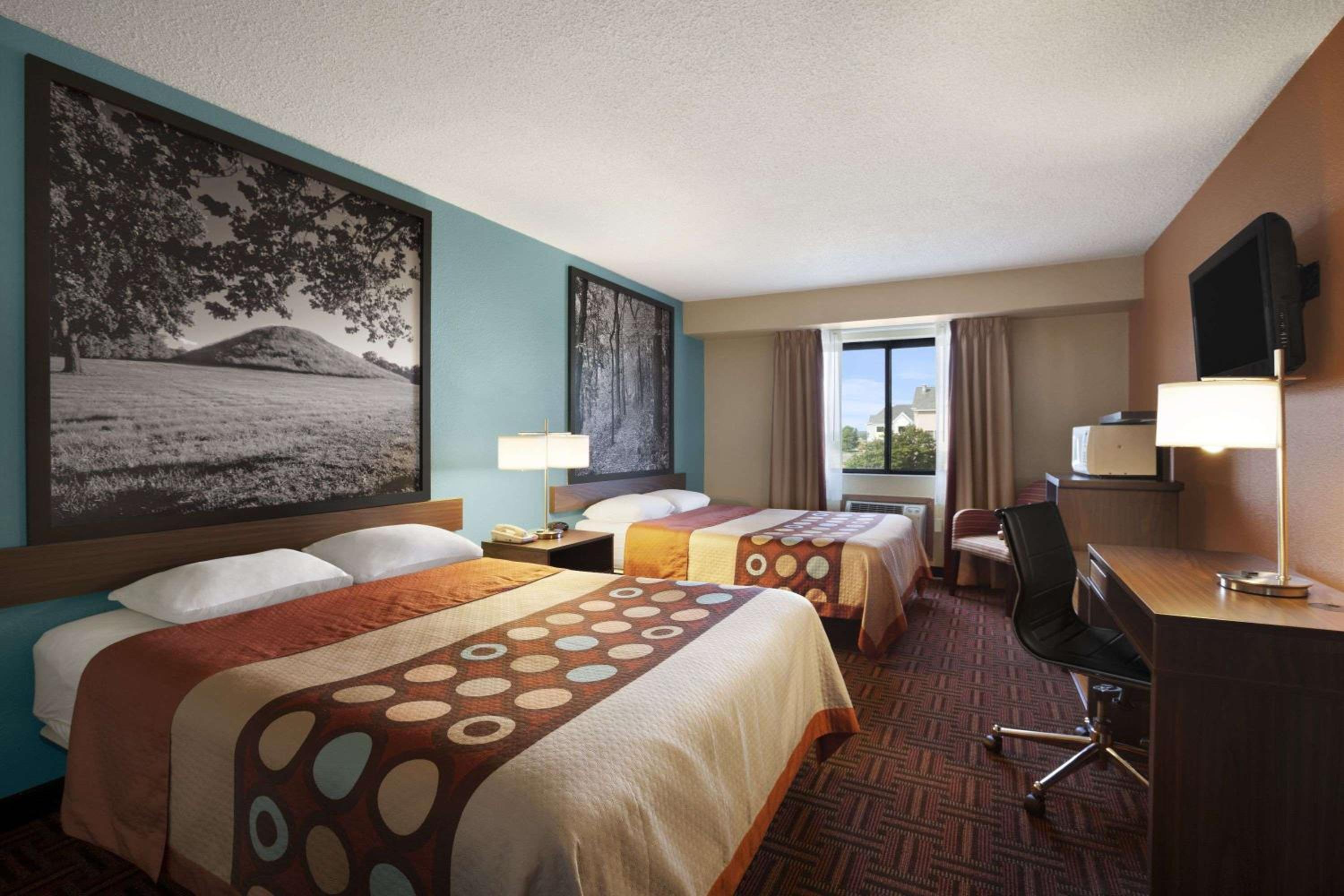 Super 8 by Wyndham Collinsville St. Louis view 3
