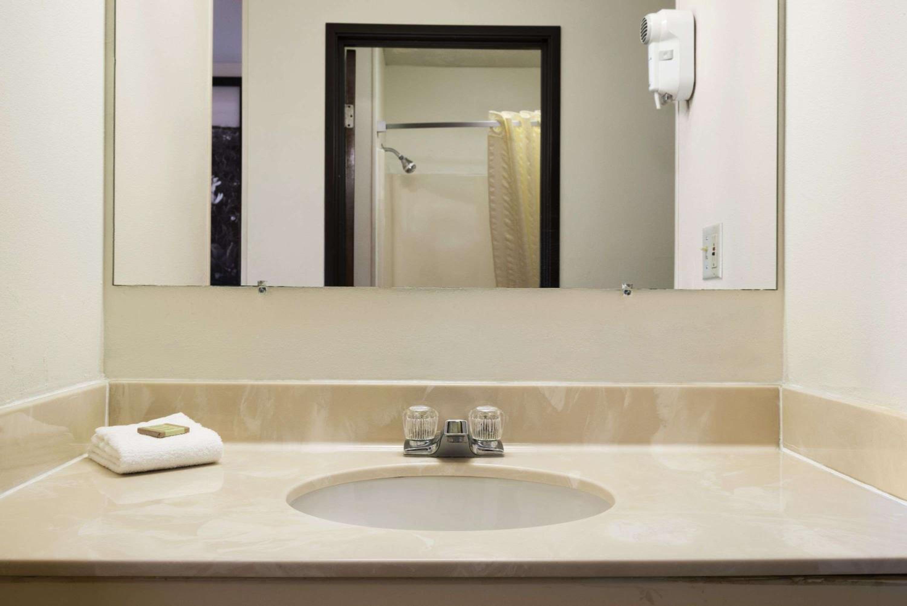 Danville Vacations - Super 8 by Wyndham Danville - Property Image 30