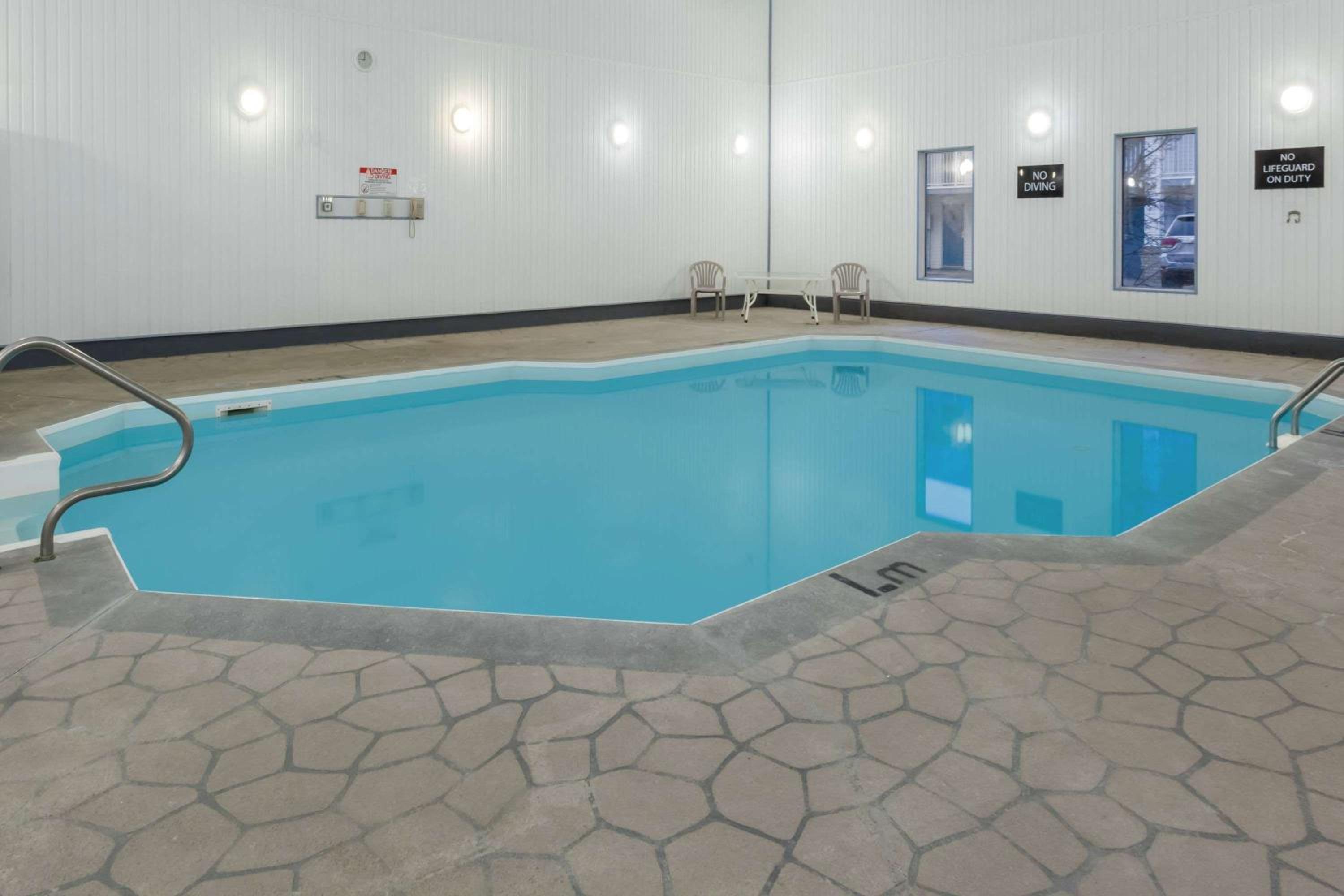 Super 8 by Wyndham Medicine Hat AB