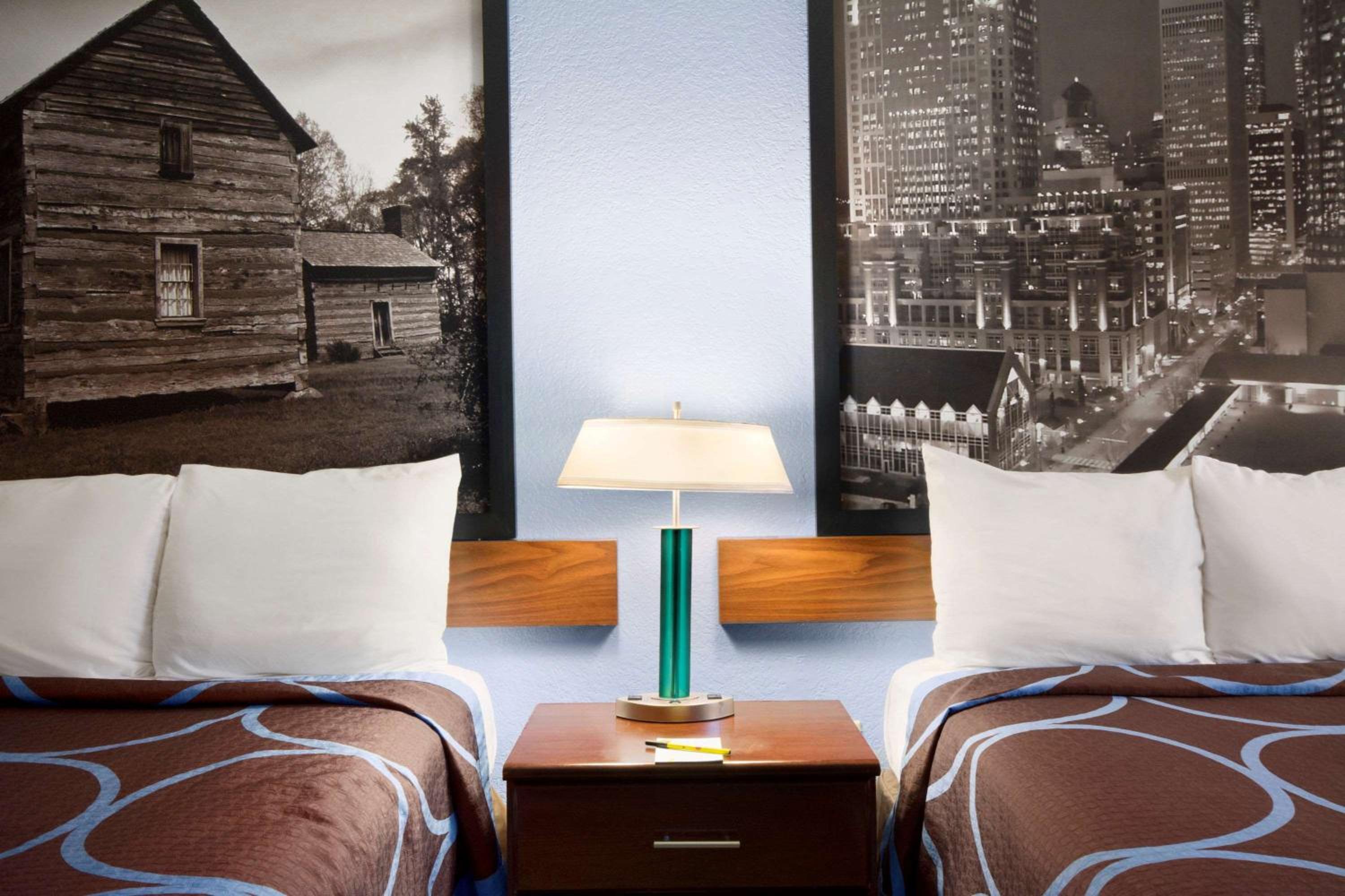 Super 8 by Wyndham Charlotte University 2