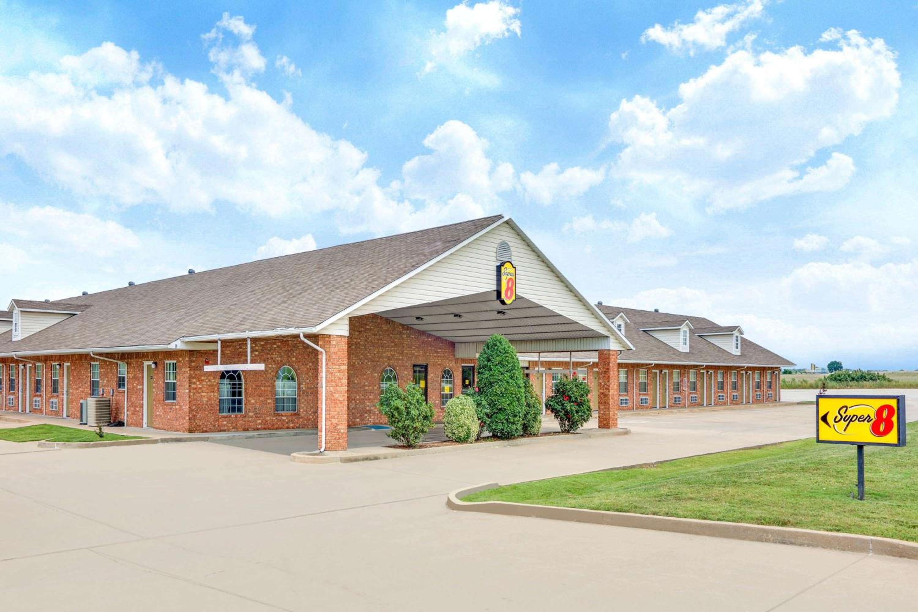 Super 8 by Wyndham Big Cabin/Vinita Area view 4