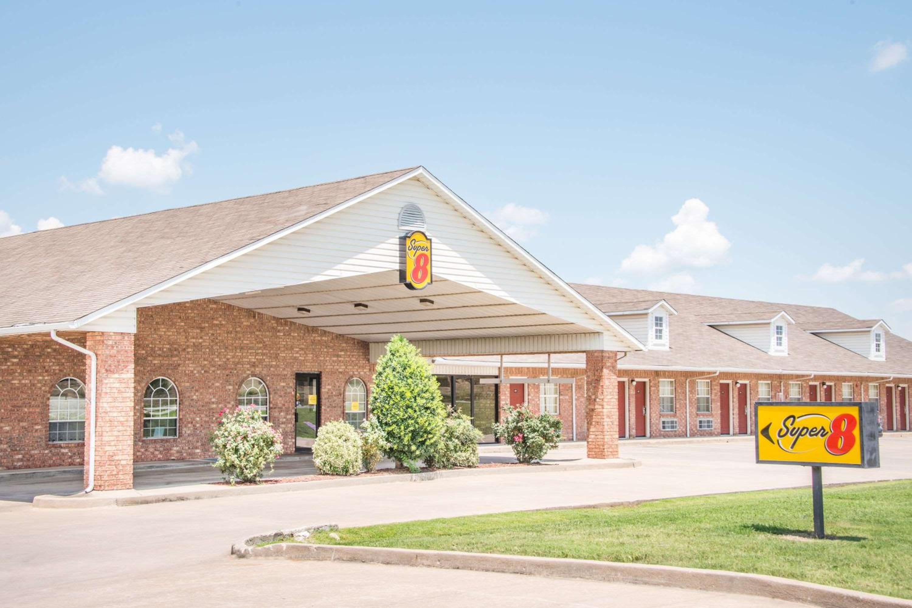 Super 8 by Wyndham Big Cabin/Vinita Area view 3