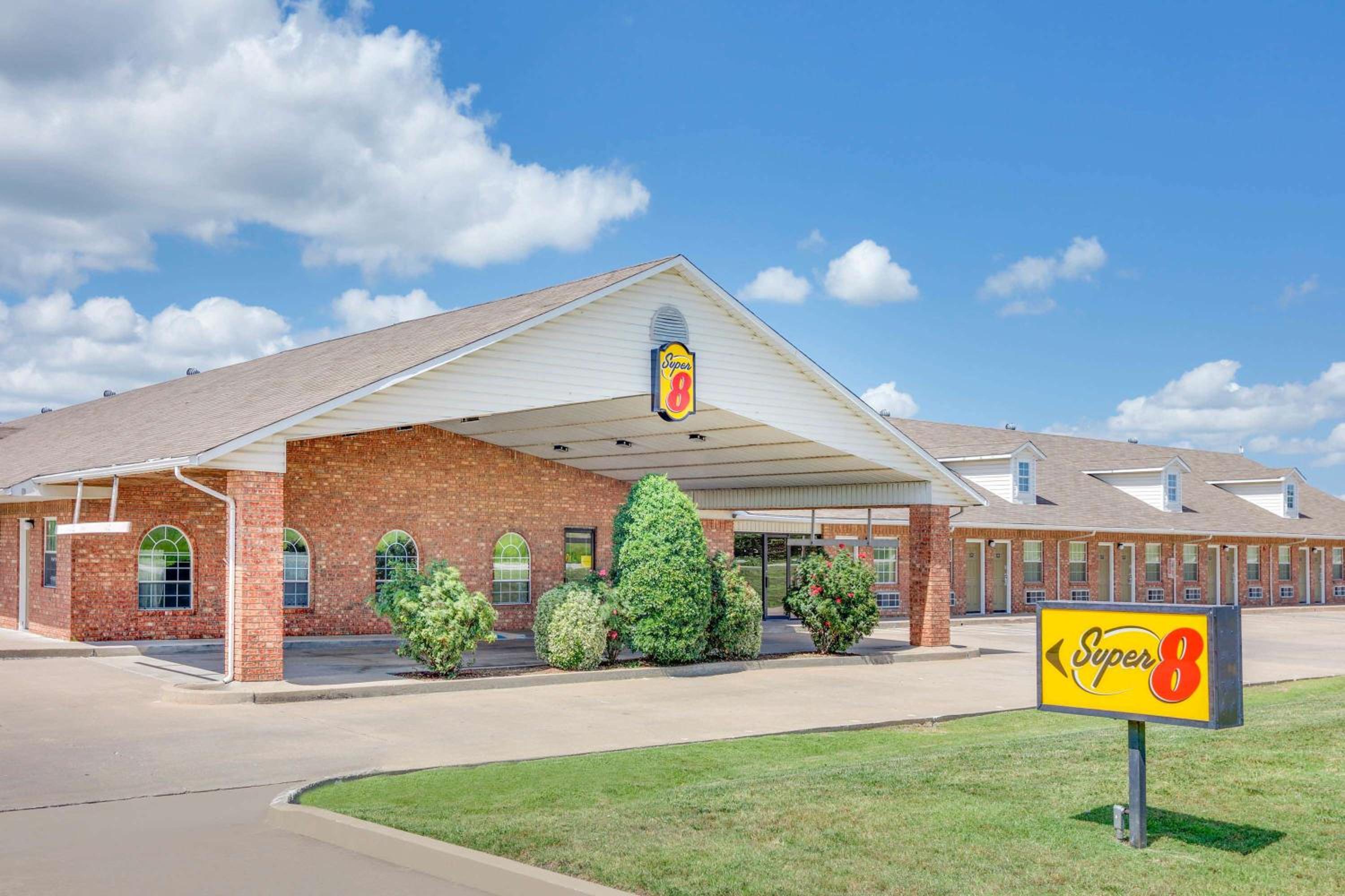 Super 8 by Wyndham Big Cabin/Vinita Area view 5