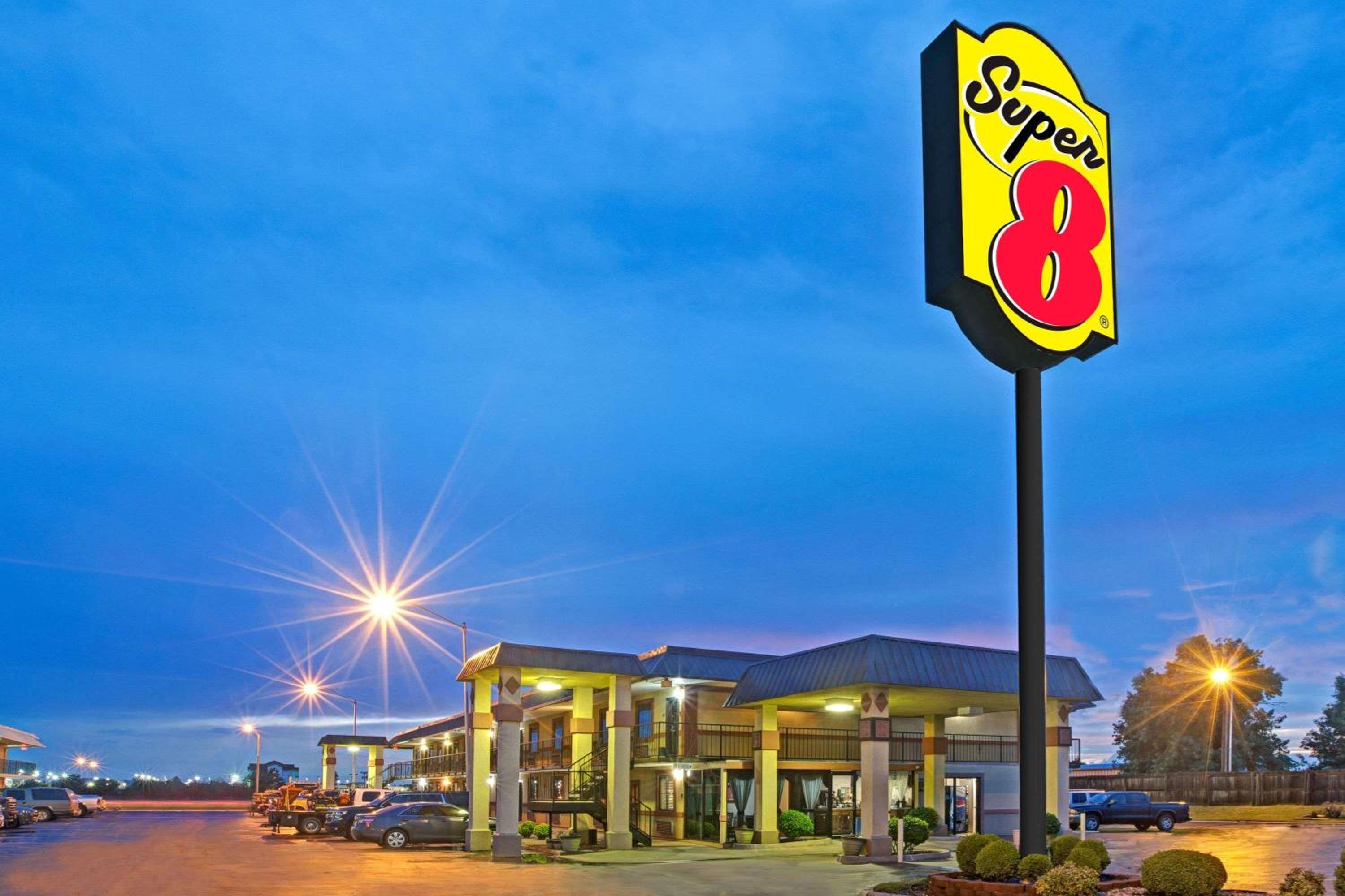 Oklahoma City Vacations - Super 8 by Wyndham Shawnee - Property Image 1