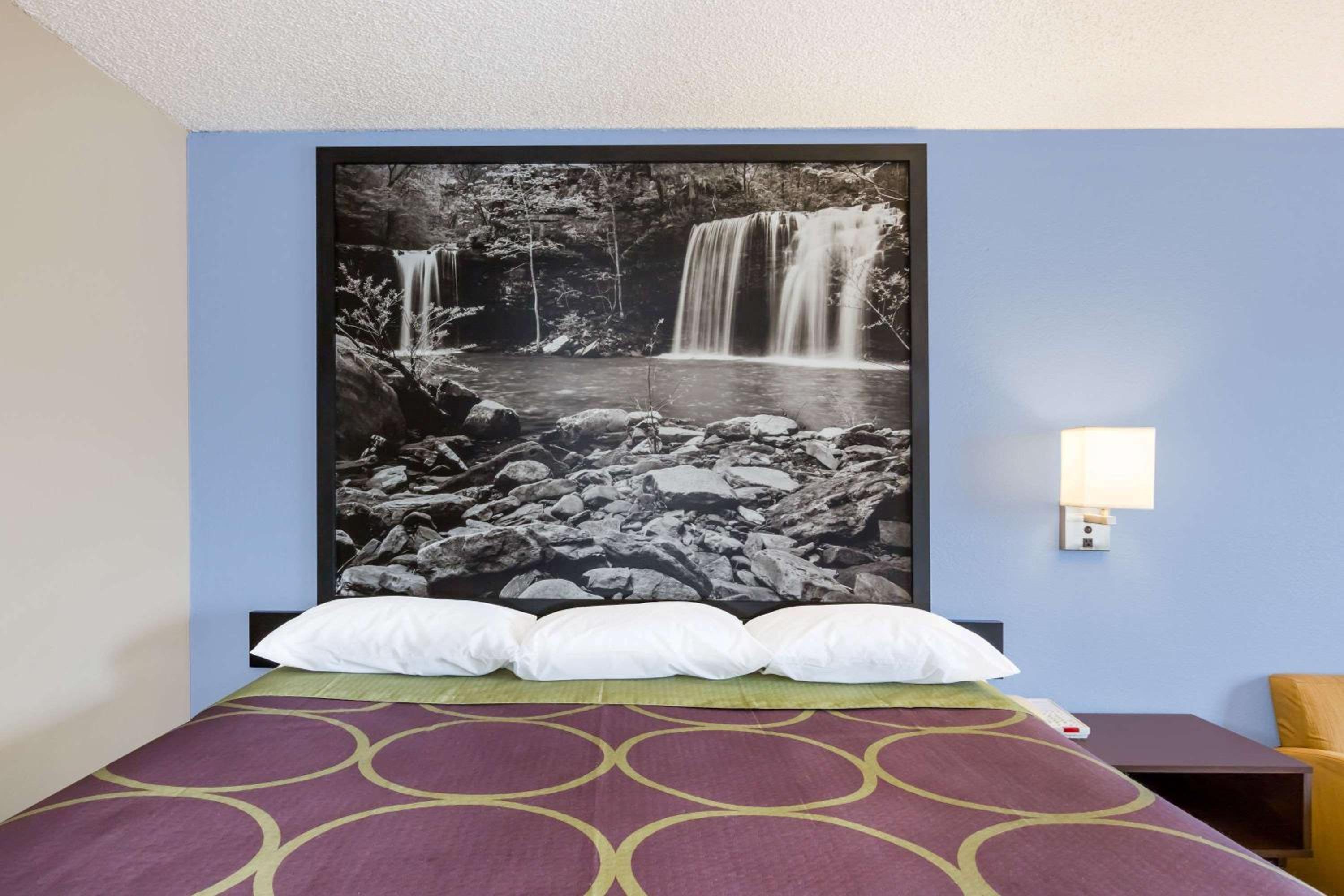 Jonesboro Vacations - Super 8 by Wyndham Jonesboro - Property Image 12