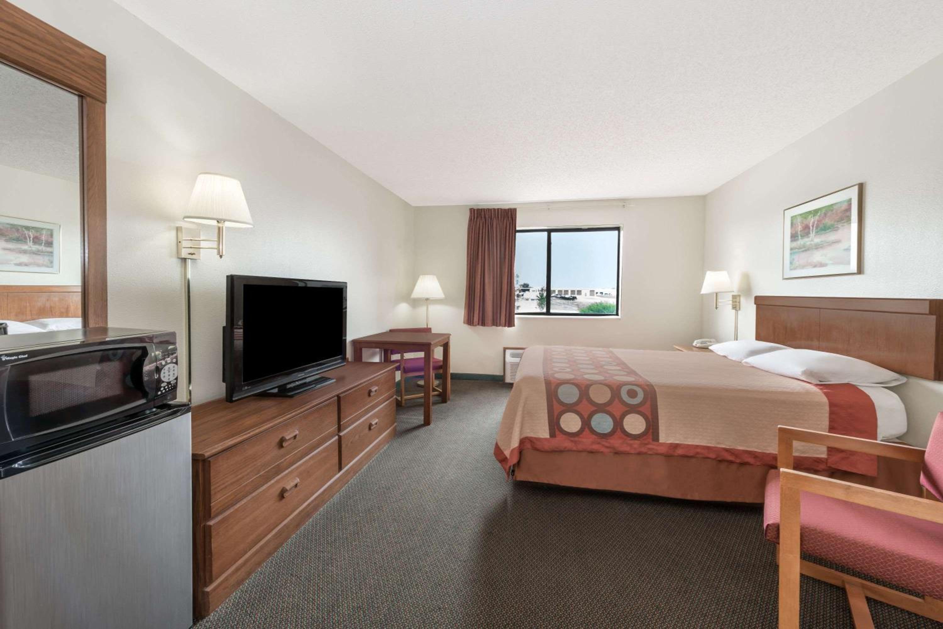 Super 8 by Wyndham Smithville Kansas City - Property Image 30