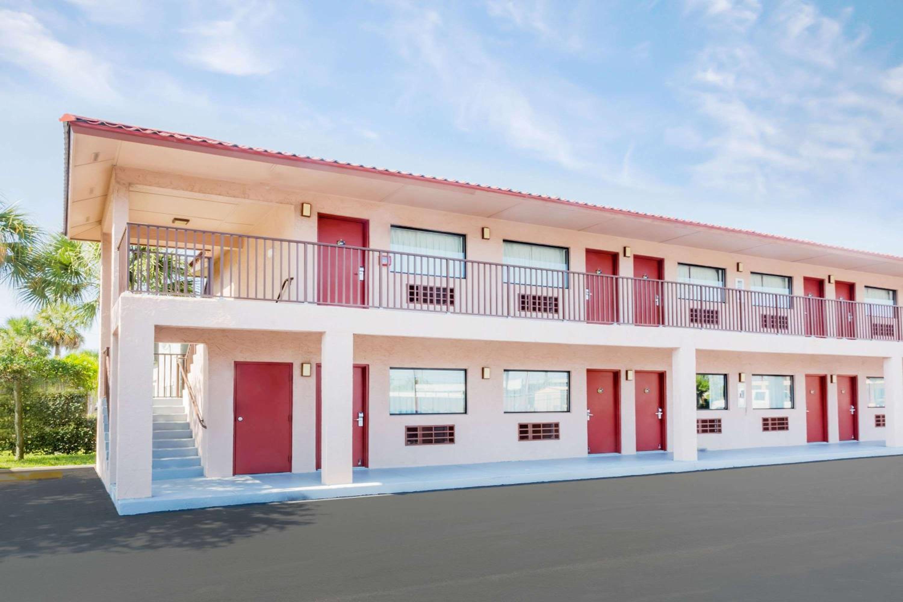 Vero Beach Vacations - Redfinn Inn - Property Image 18