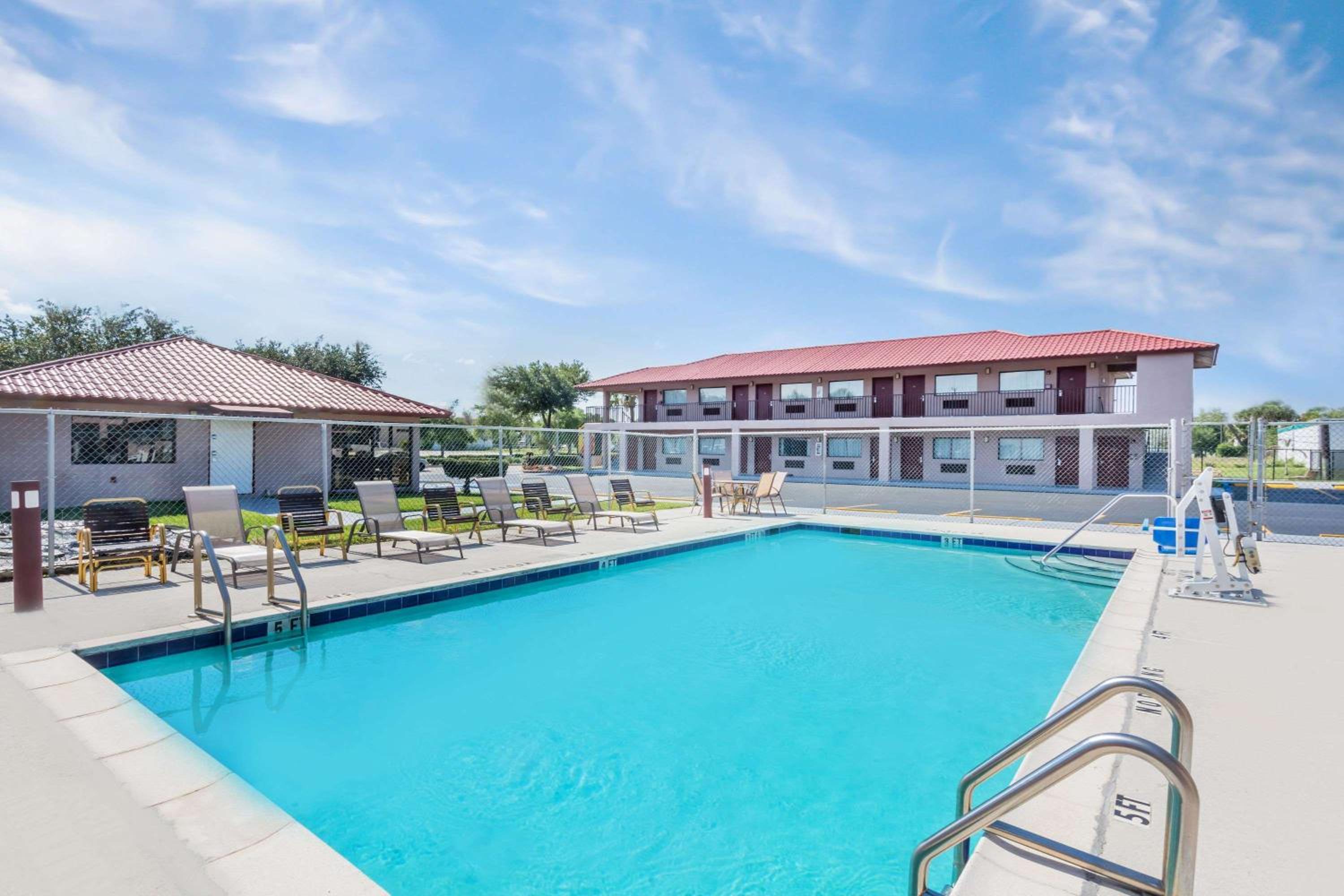 Vero Beach Vacations - Redfinn Inn - Property Image 15