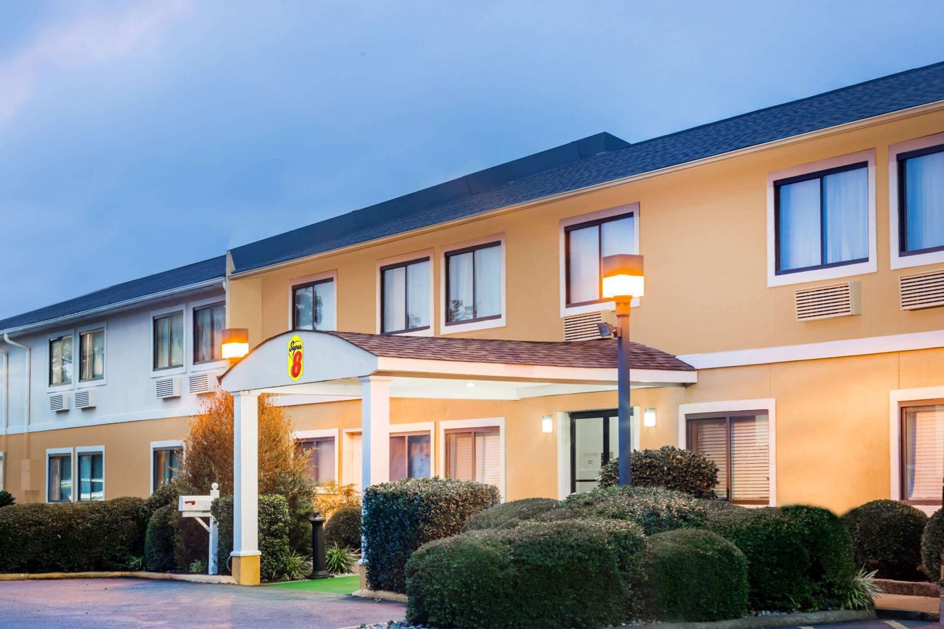 Jonesboro Vacations - Super 8 by Wyndham Jonesboro - Property Image 1