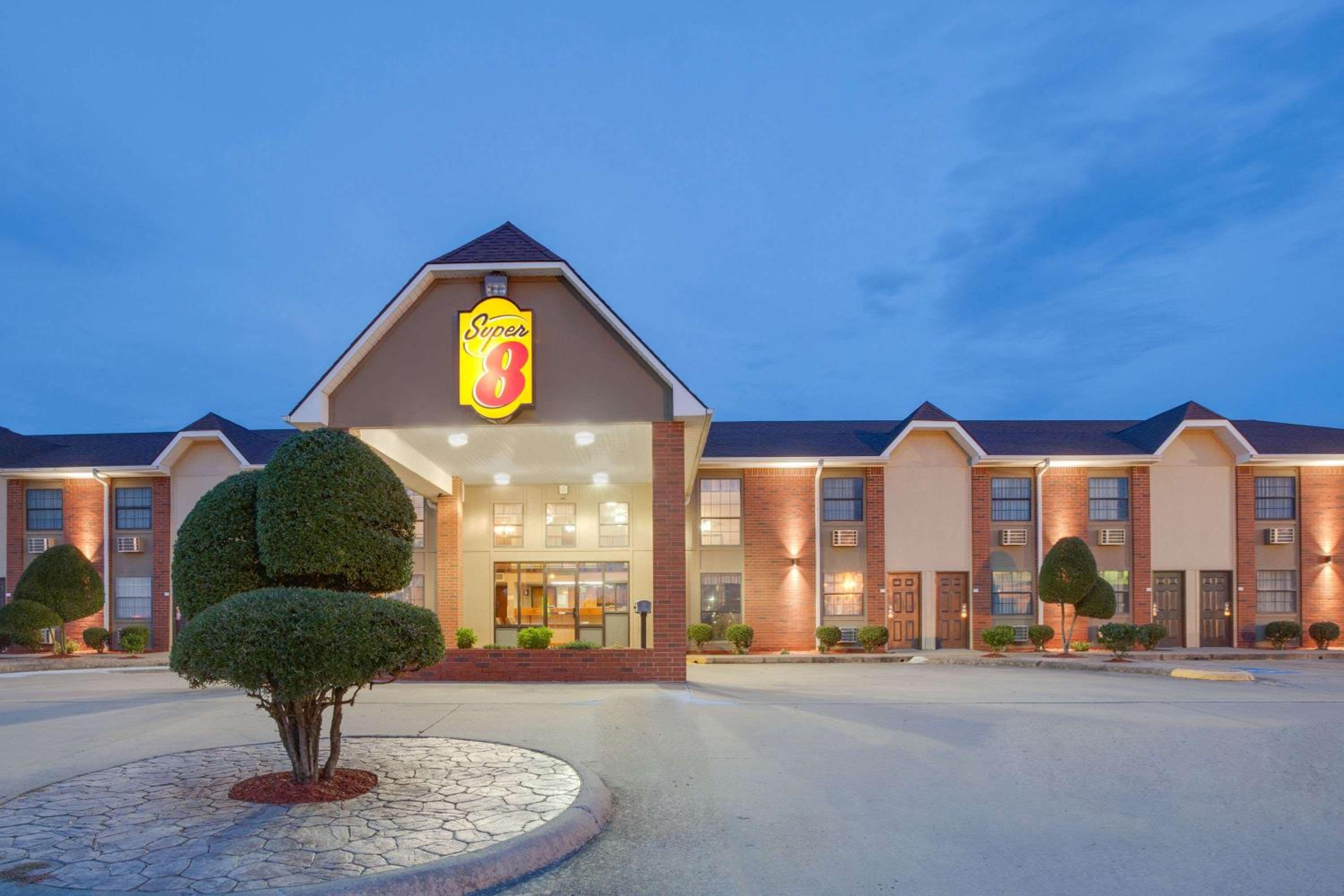 Russellville Vacations - Super 8 by Wyndham Morrilton - Property Image 1