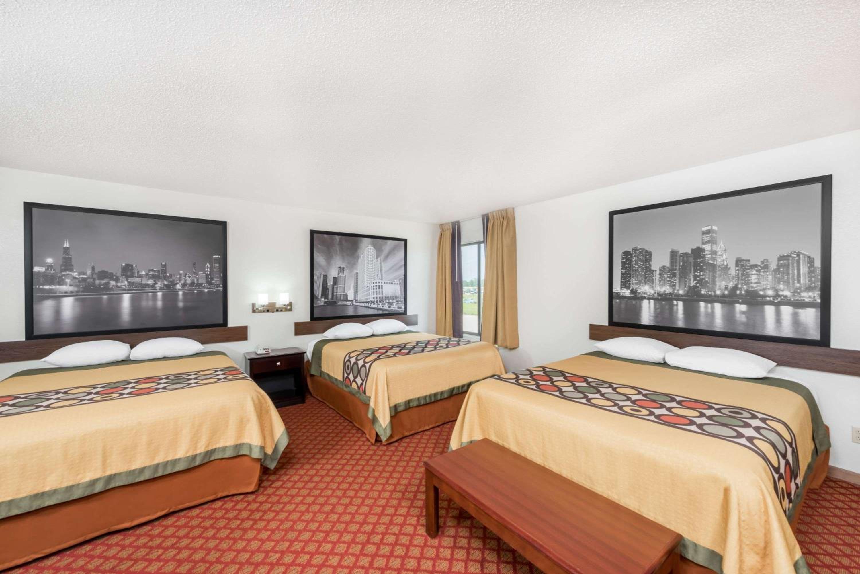 Super 8 by Wyndham Marshall view 5