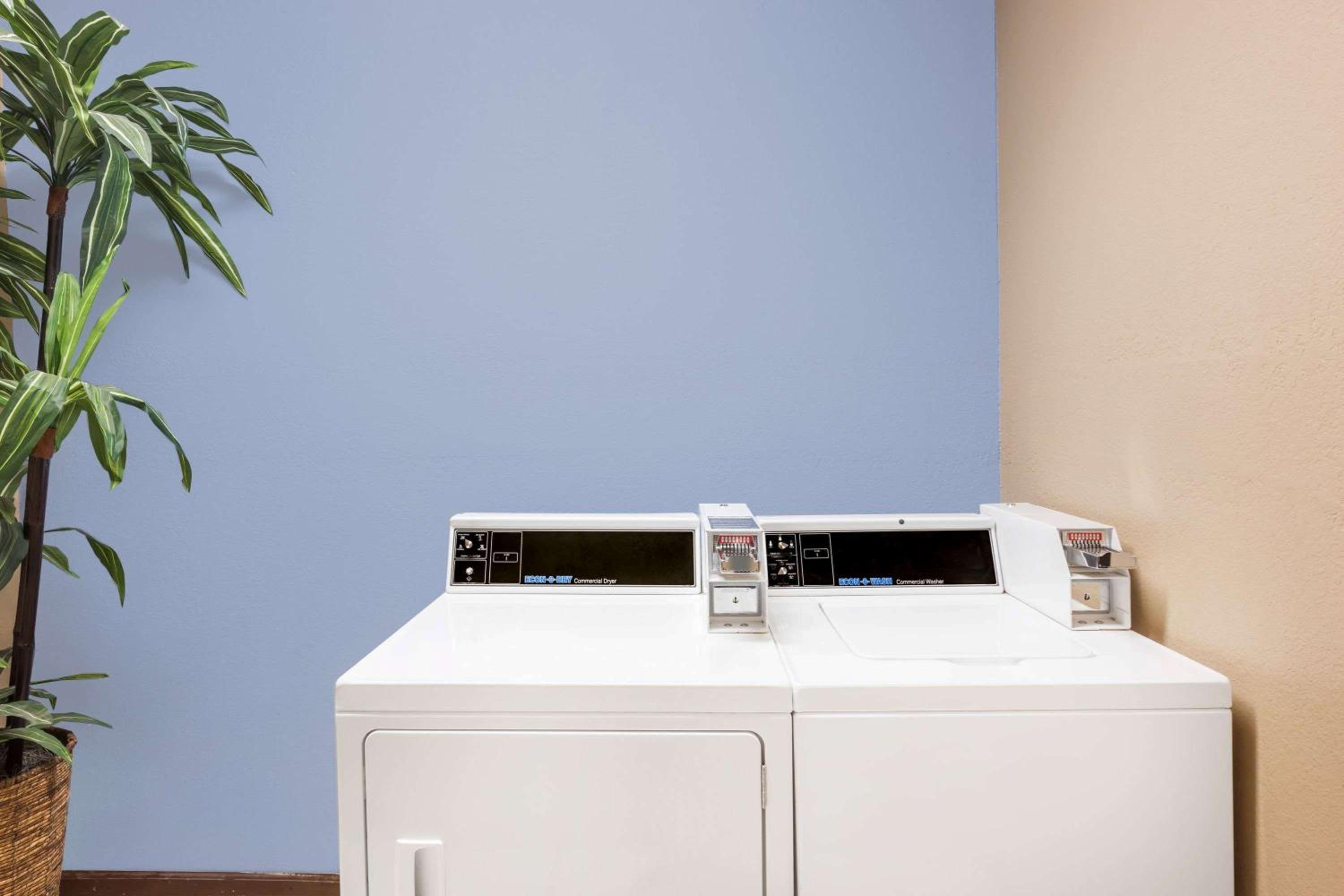 Jonesboro Vacations - Super 8 by Wyndham Jonesboro - Property Image 6
