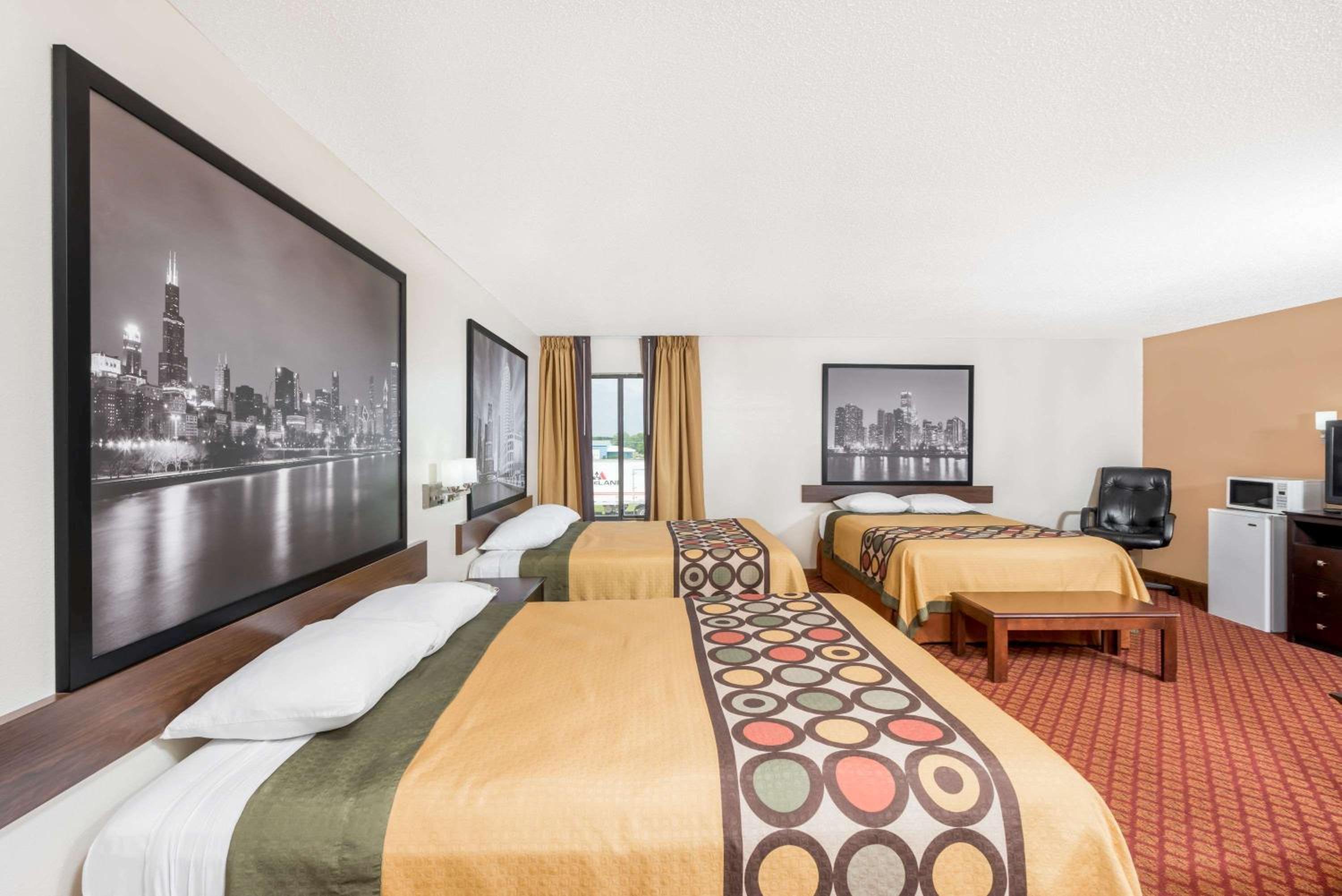 Super 8 by Wyndham Marshall view 4