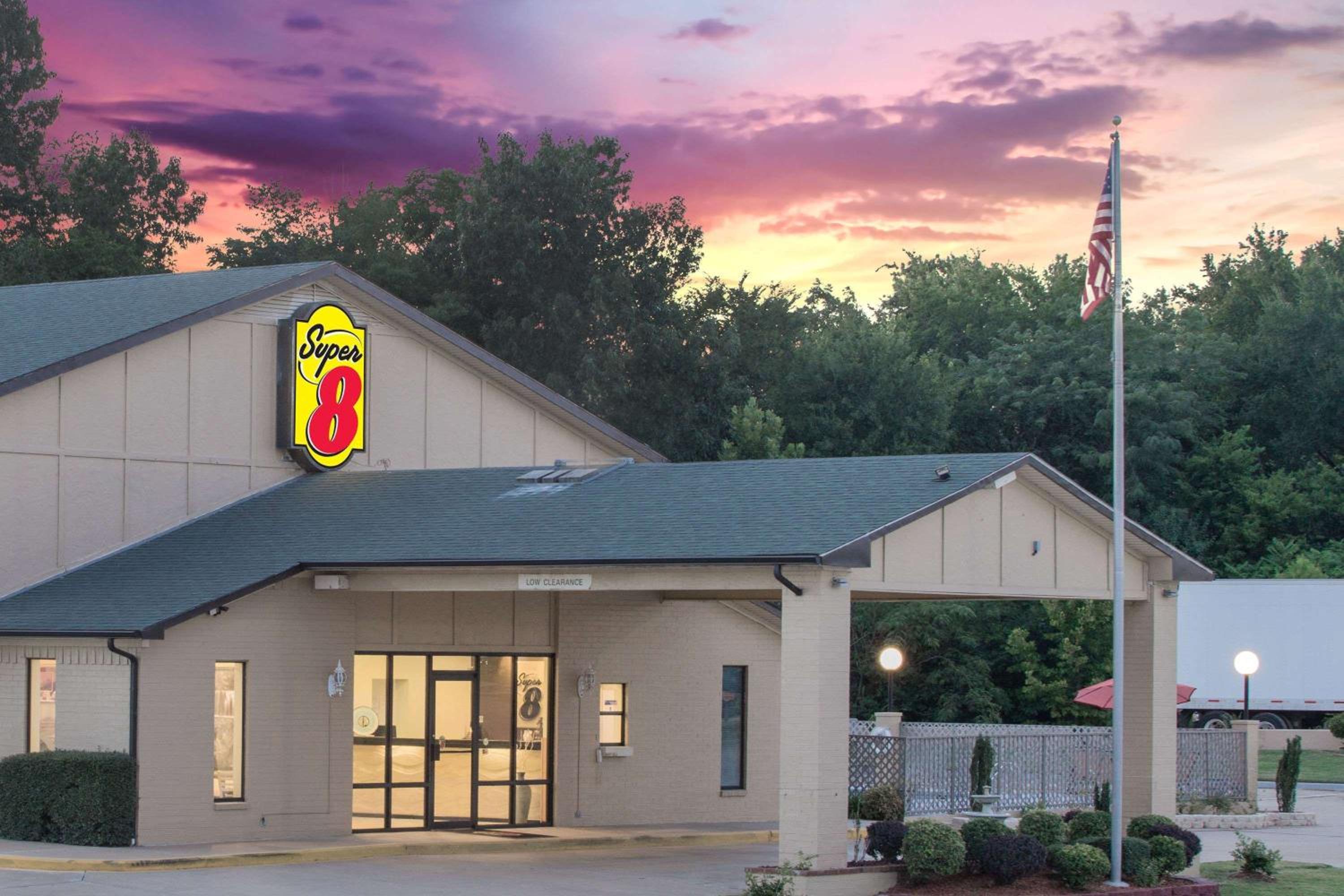 Super 8 by Wyndham Clarksville AR view 2