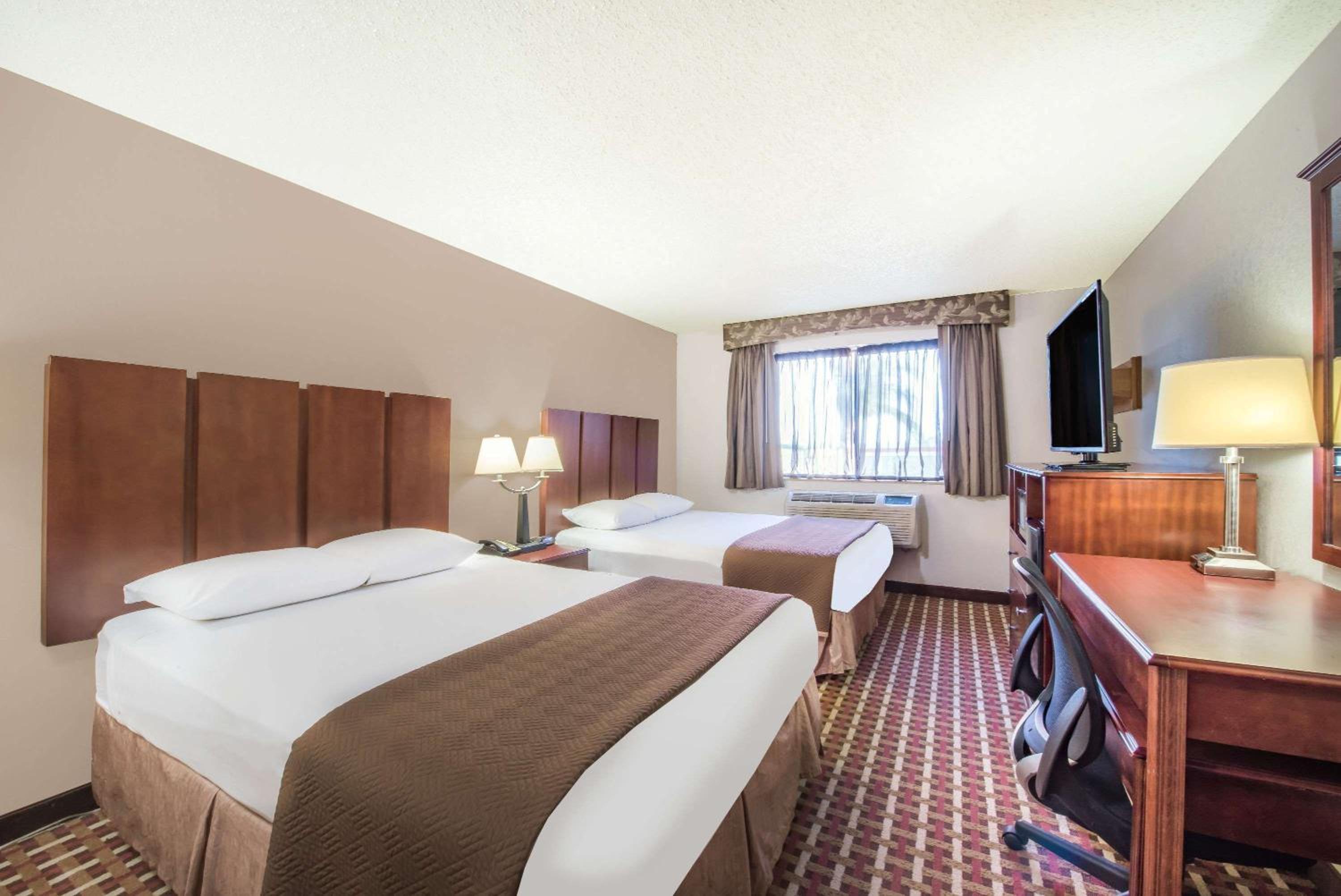 Super 8 by Wyndham Harlingen TX view 5