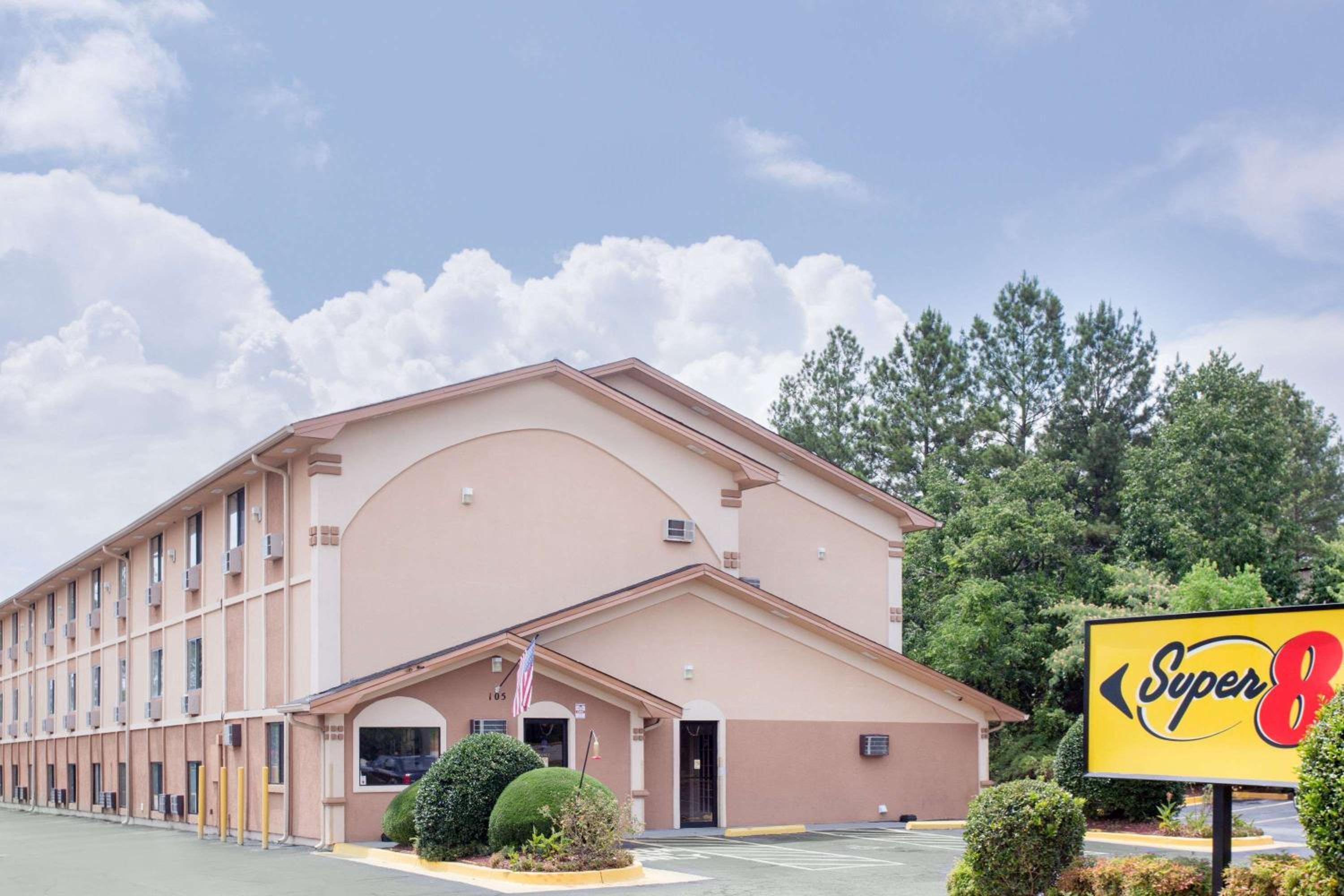 Super 8 by Wyndham Warner Robins view 2