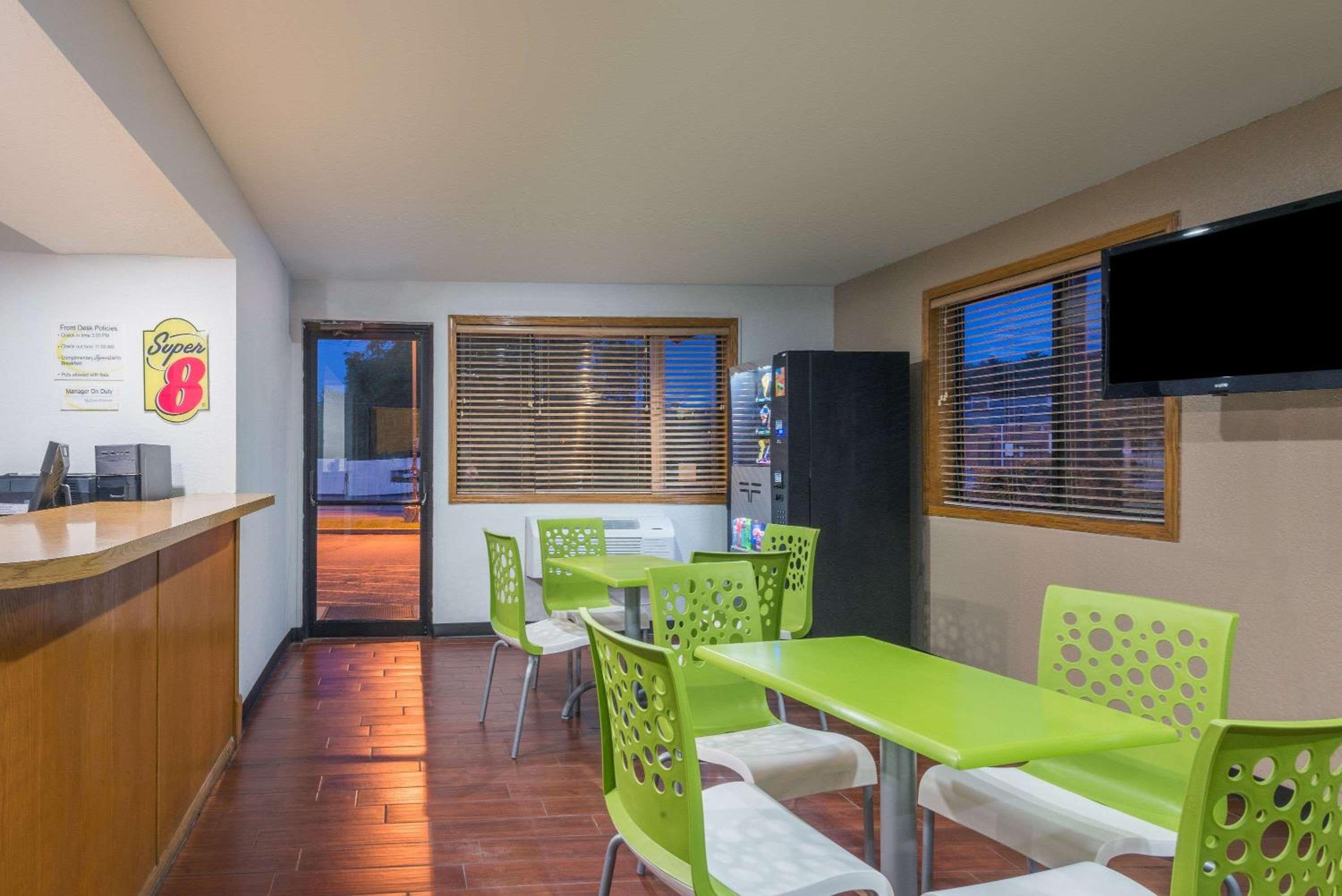 Rodeway Inn Delmont view 4