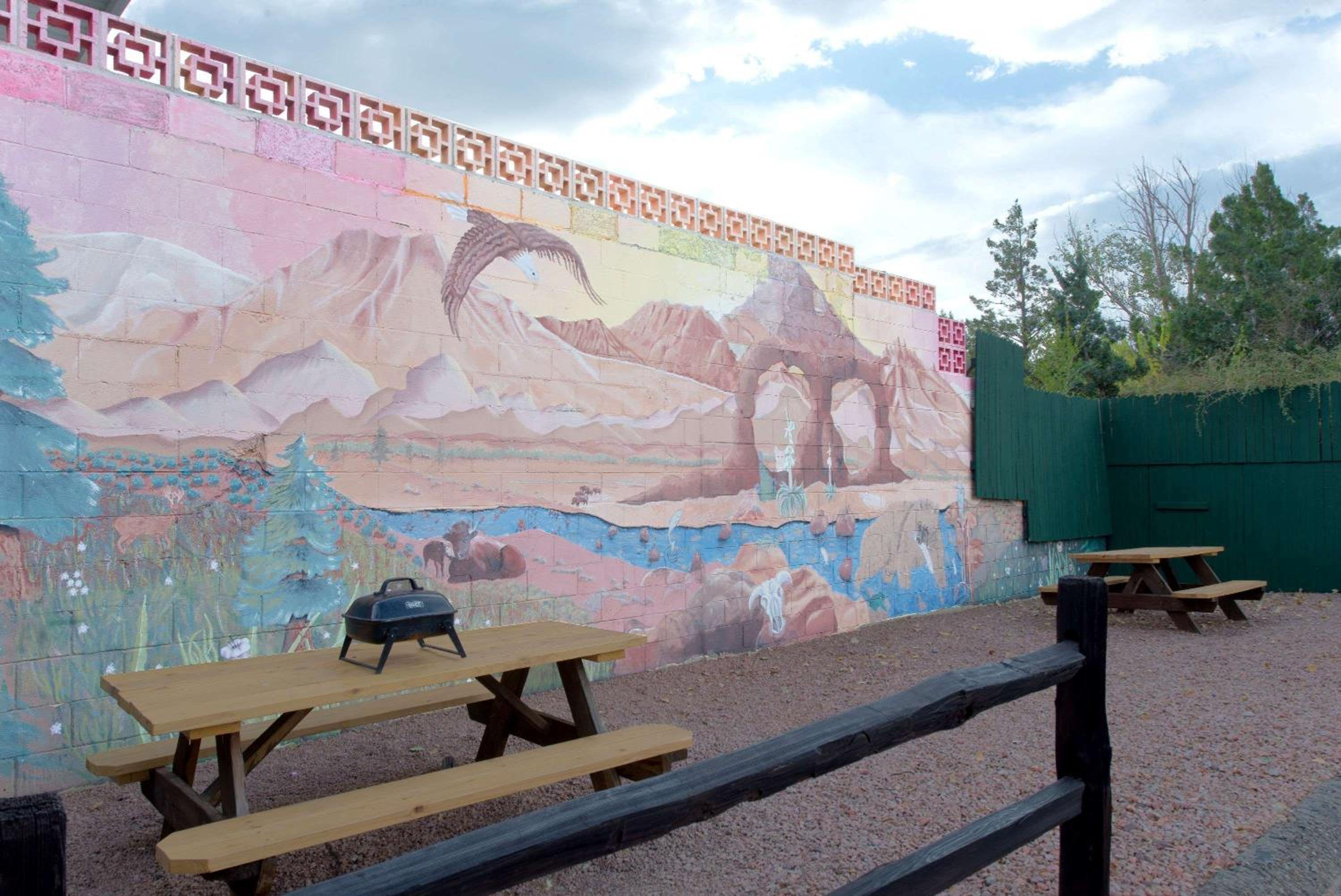 Cortez Vacations - Super 8 by Wyndham Cortez/Mesa Verde Area - Property Image 2