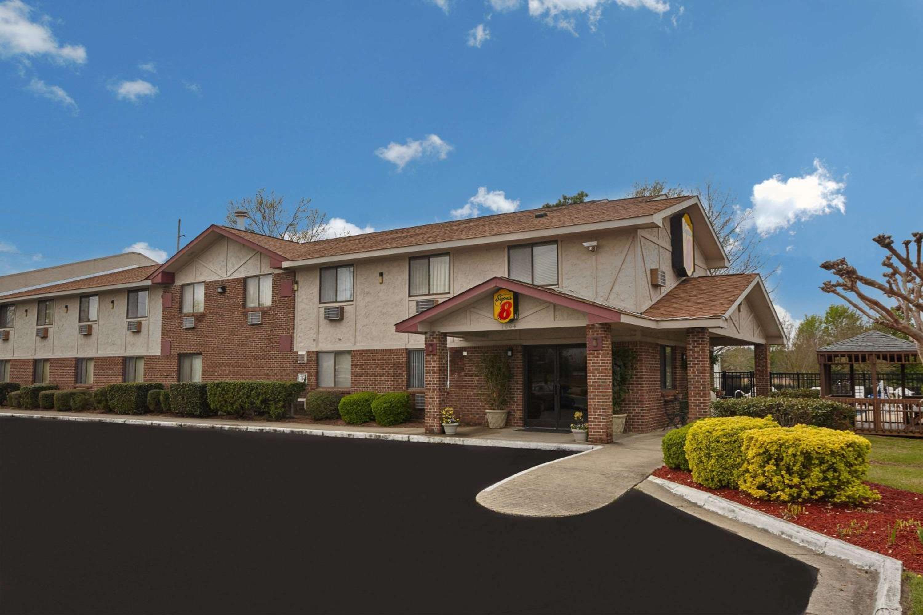 Super 8 by Wyndham Greenville view 3