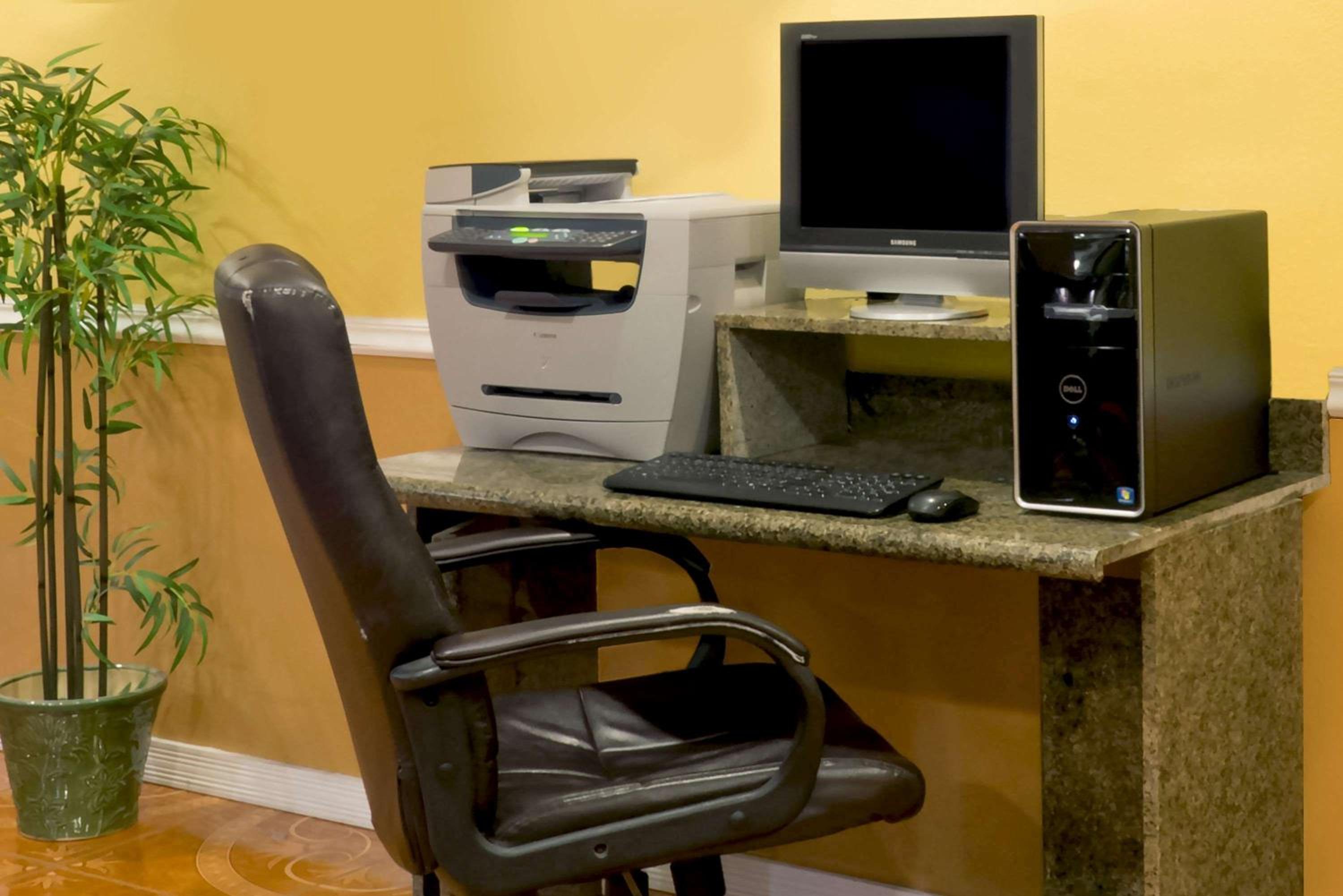 Alamogordo Vacations - Super 8 by Wyndham Alamogordo - Property Image 11