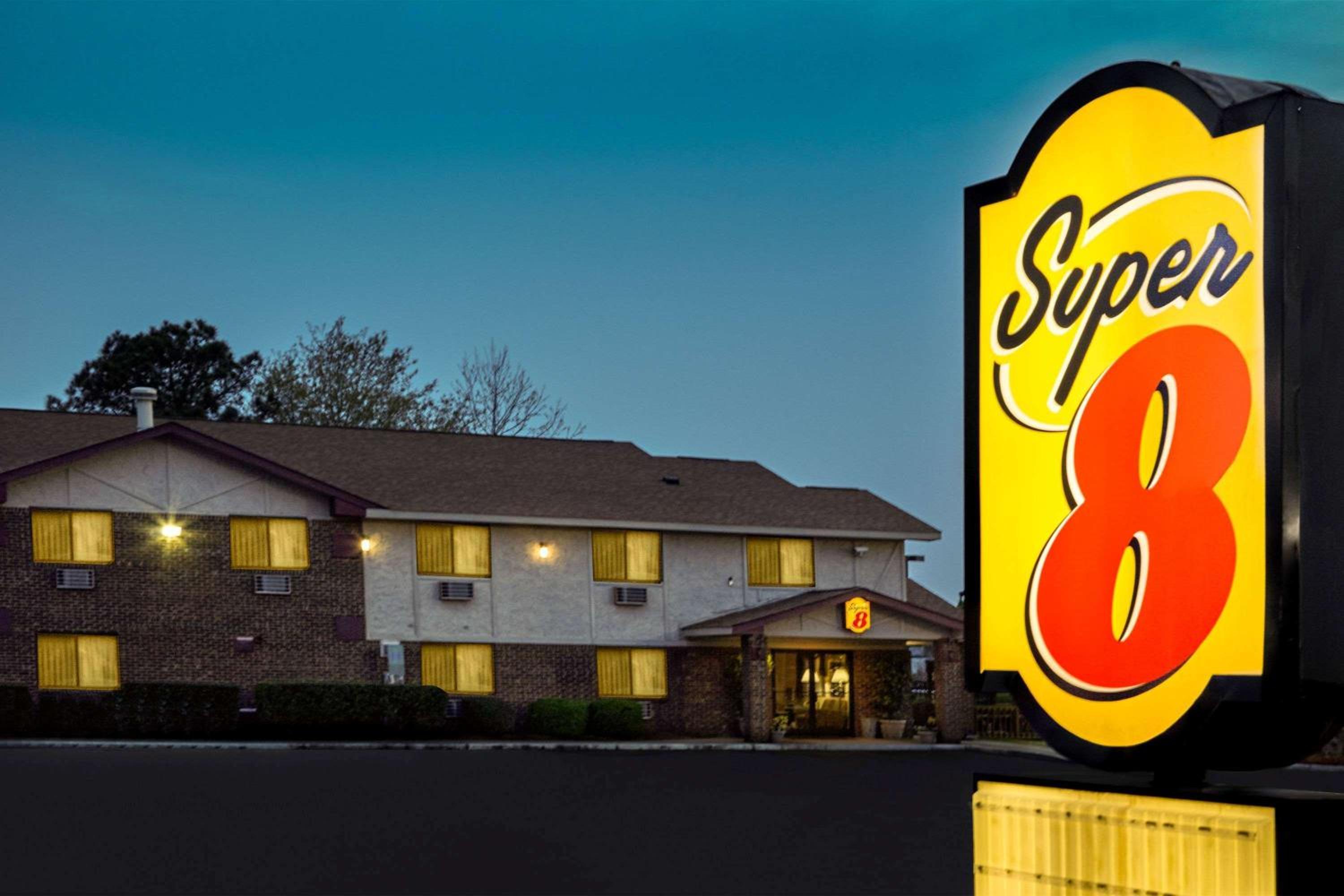 Super 8 by Wyndham Greenville view 2