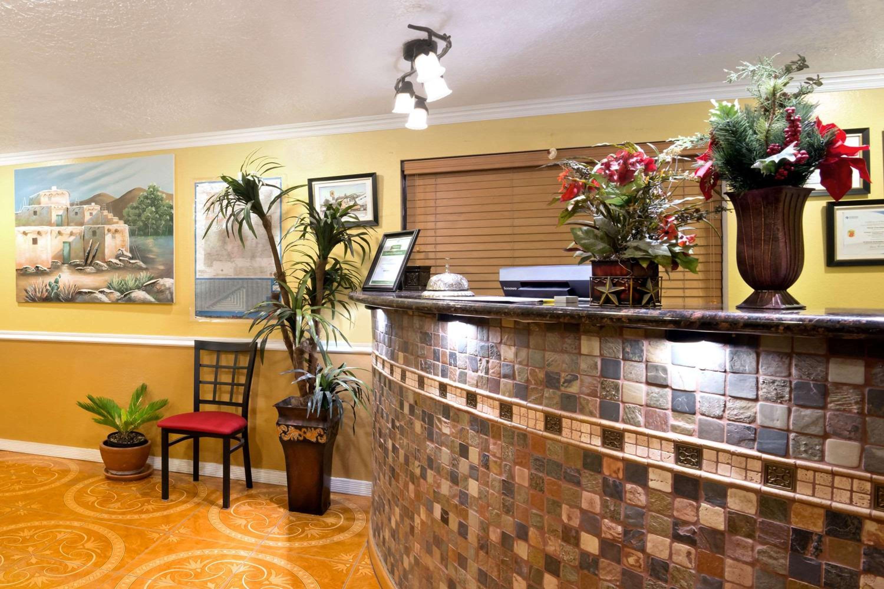 Alamogordo Vacations - Super 8 by Wyndham Alamogordo - Property Image 4