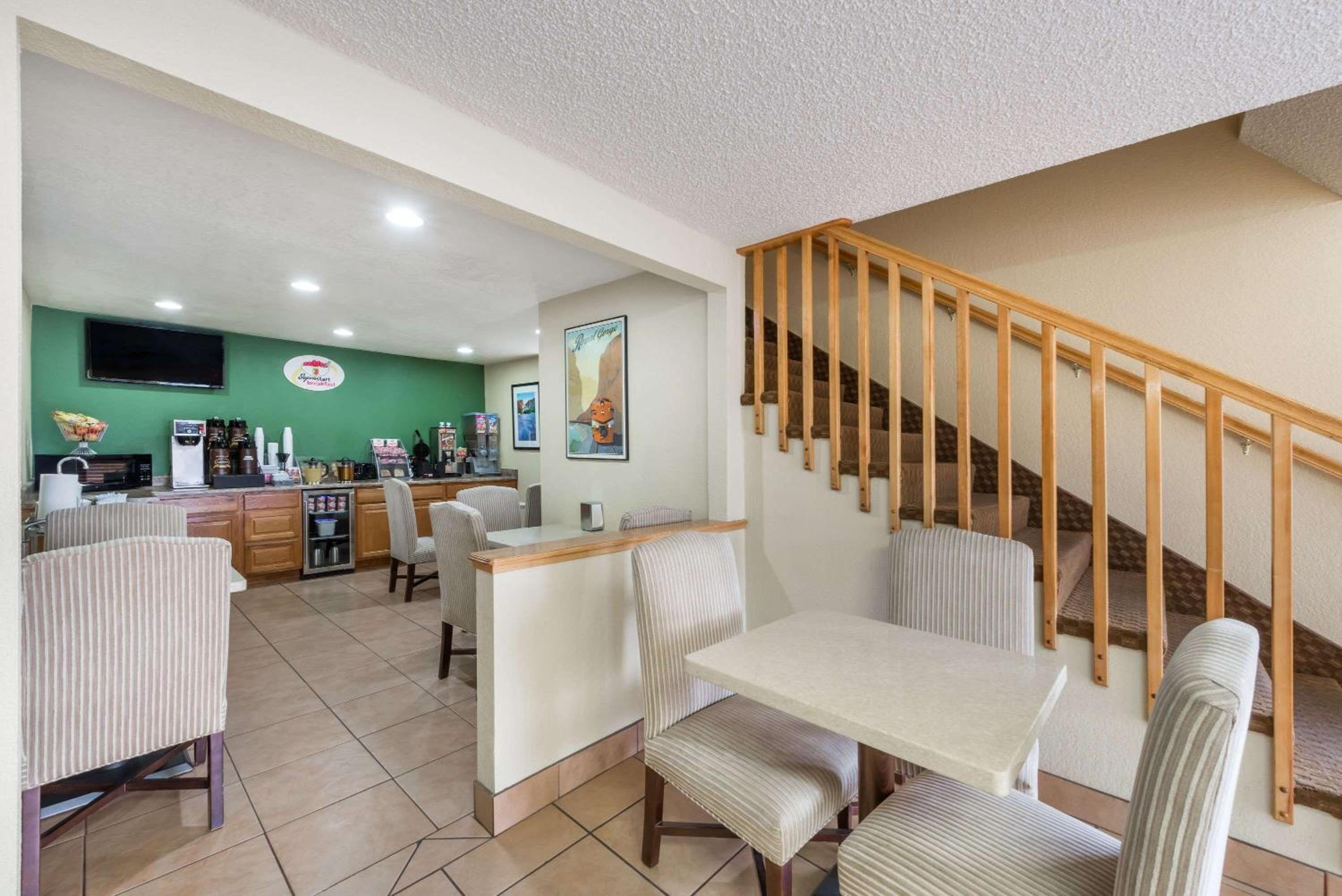 Super 8 by Wyndham Canon City view 3