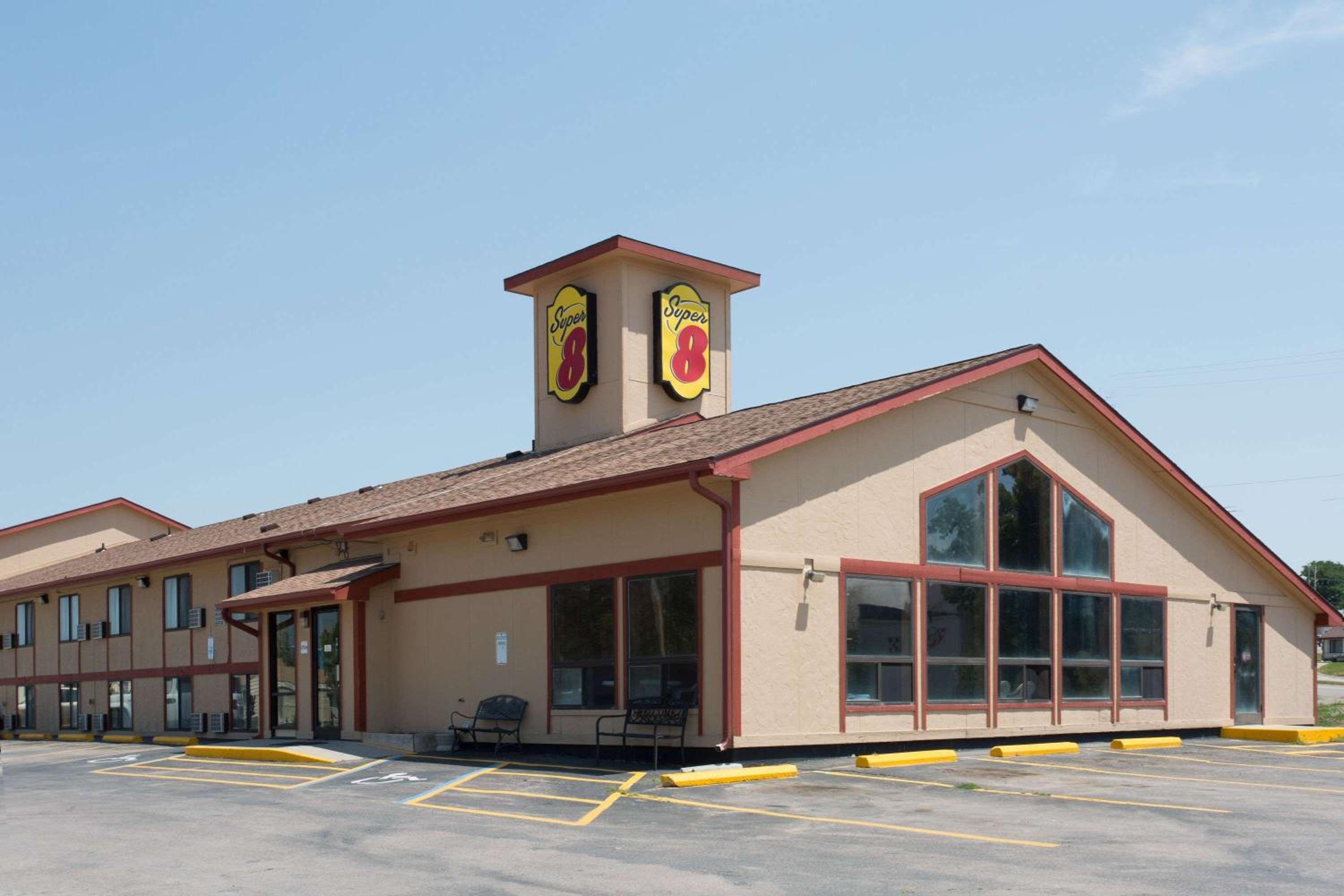 Super 8 by Wyndham Chadron NE view 2