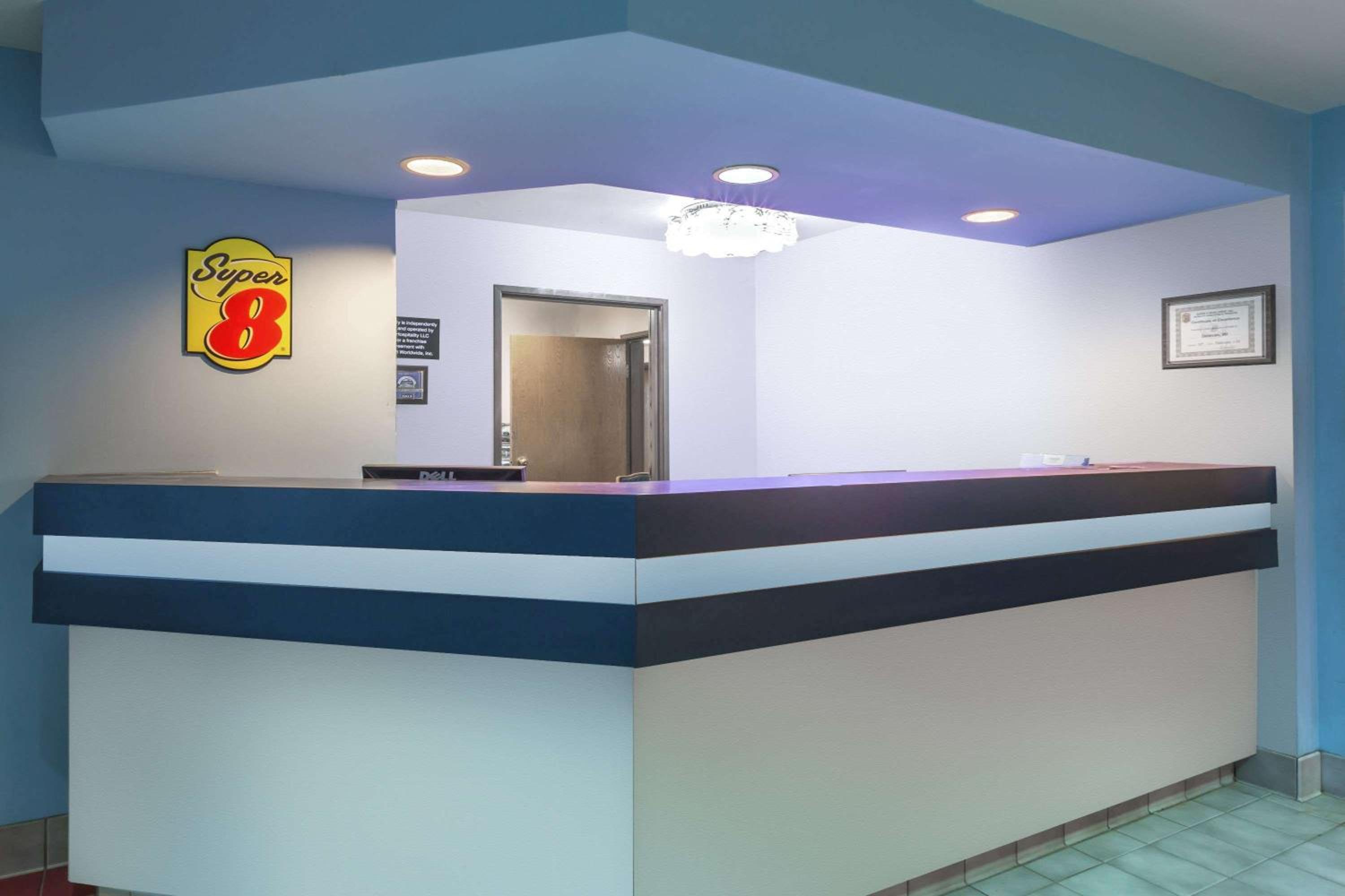 Delavan Inn and Suites view 3