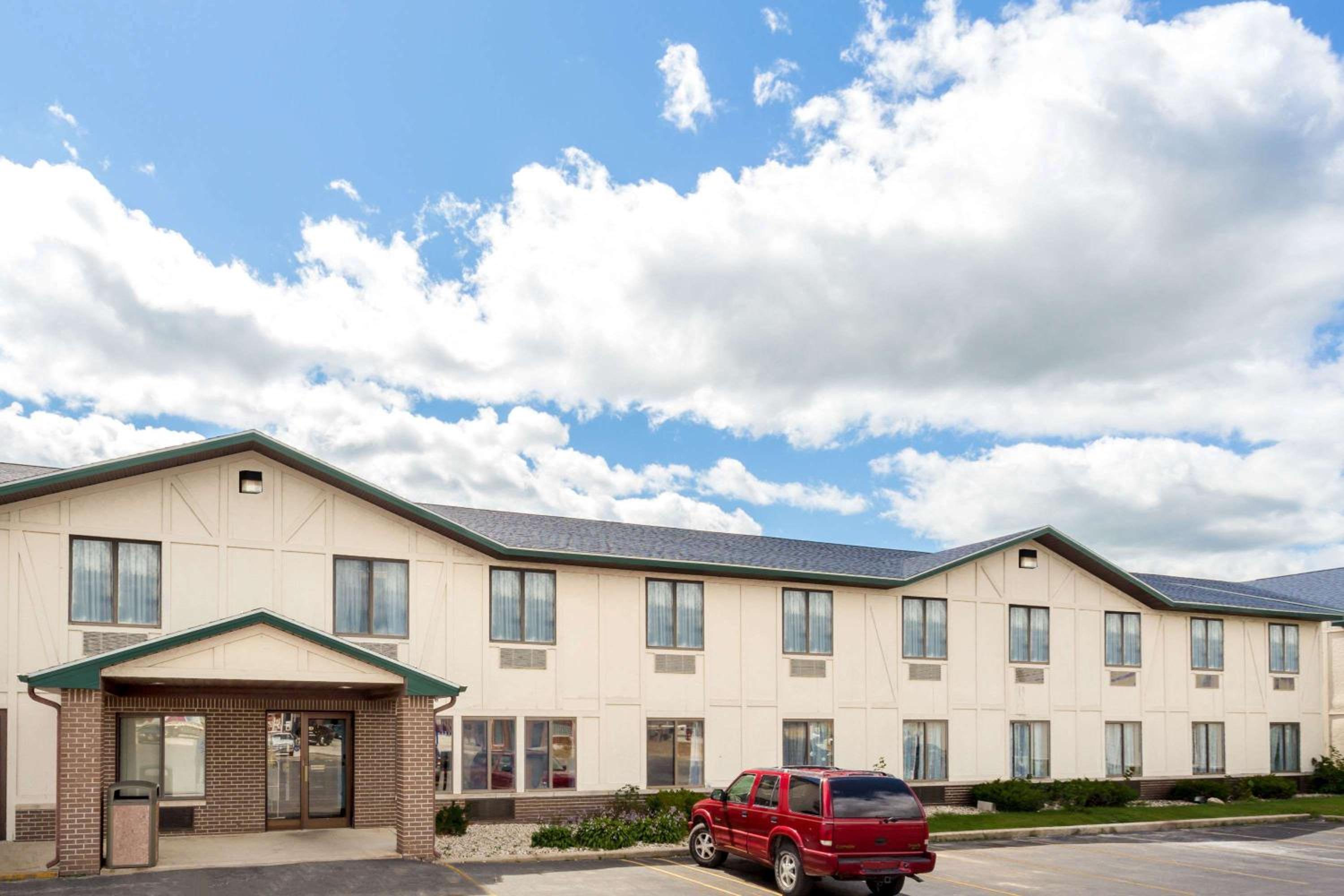 Delavan Inn and Suites view 2