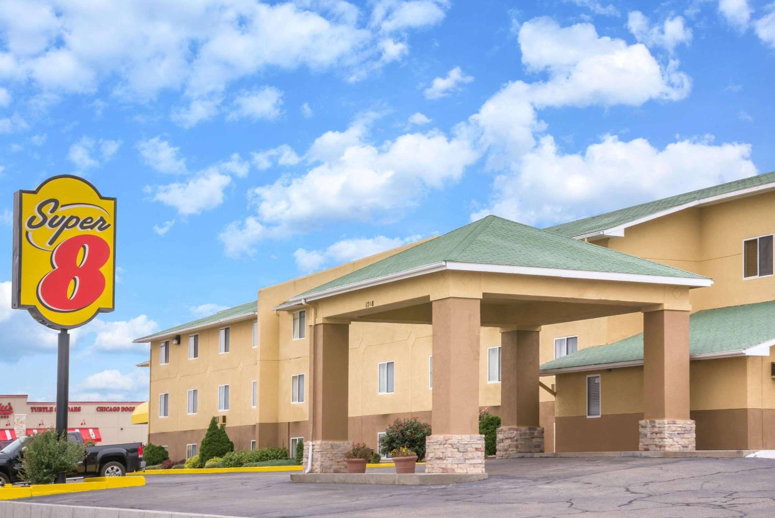 Dodge City Vacations - Super 8 by Wyndham Dodge City - Property Image 32