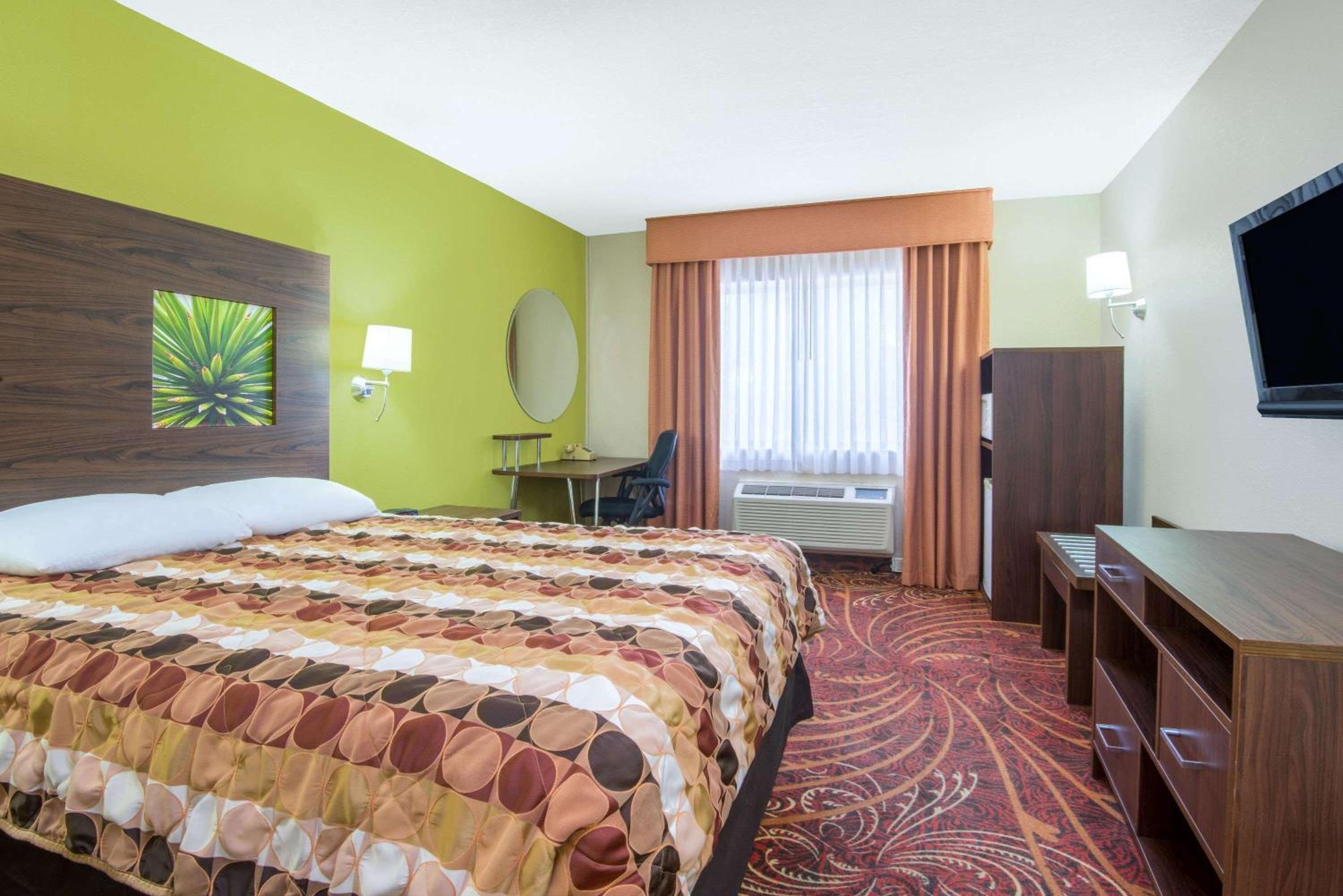 Super 8 by Wyndham Portales view 4