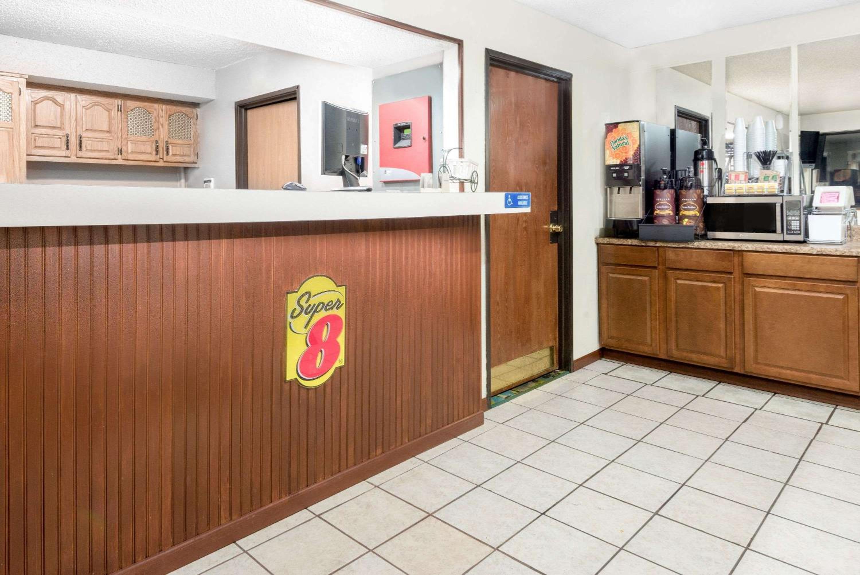 Super 8 by Wyndham Kent/Akron Area view 2