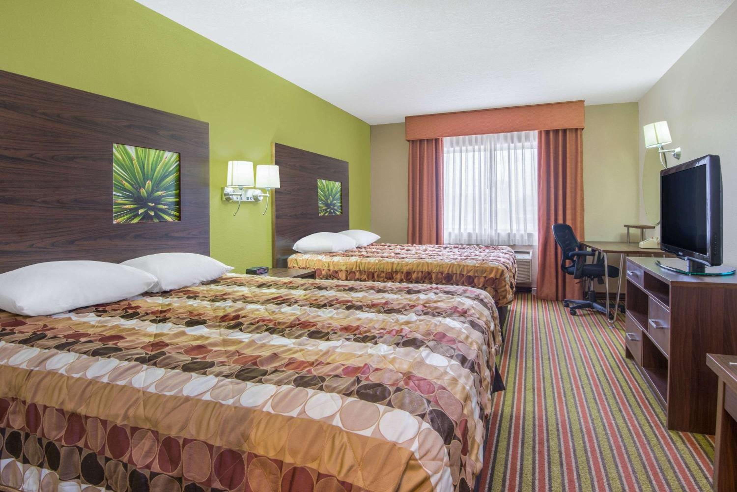 Super 8 by Wyndham Portales view 5