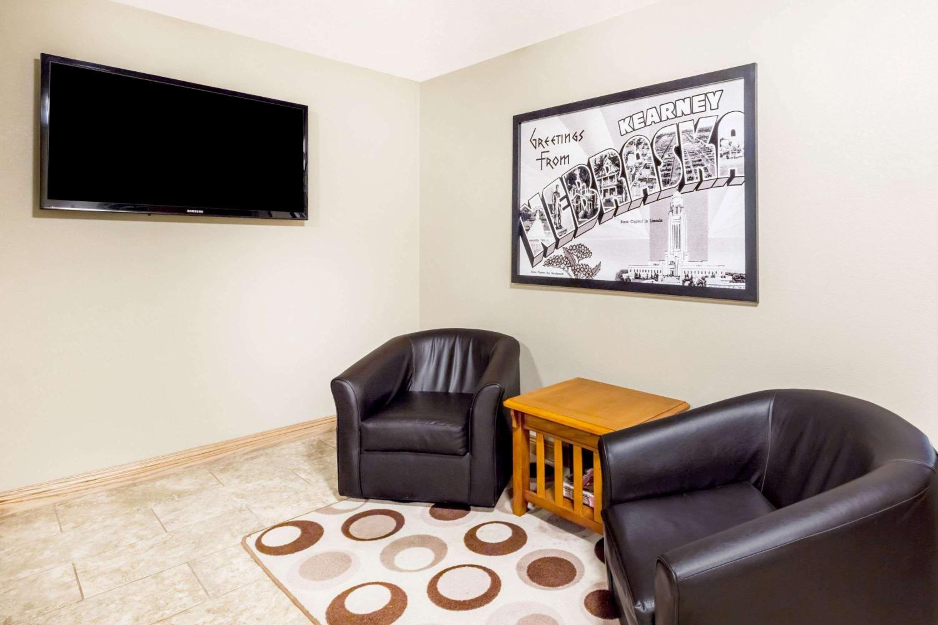 Kearney Vacations - Super 8 by Wyndham Kearney - Property Image 3