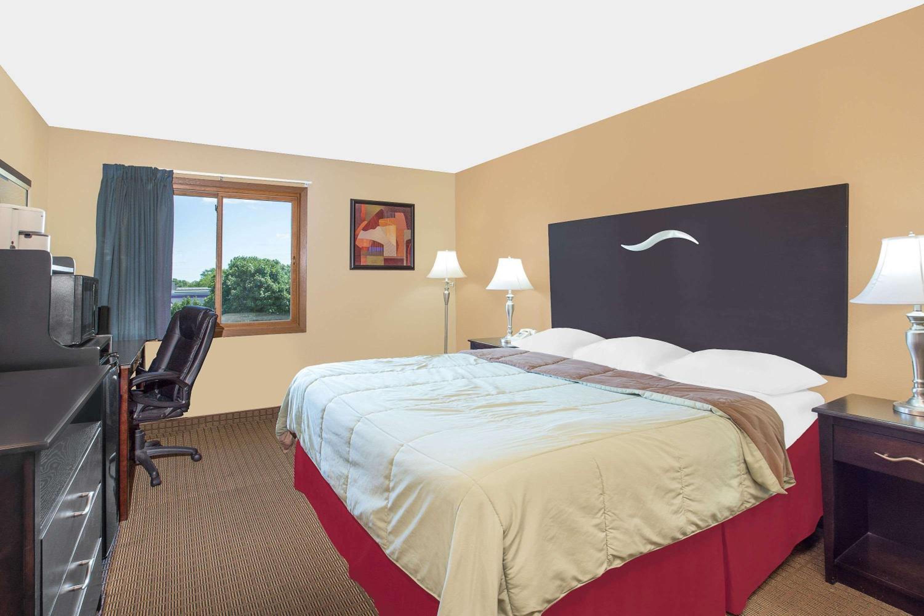 Super 8 by Wyndham Sheboygan WI view 3