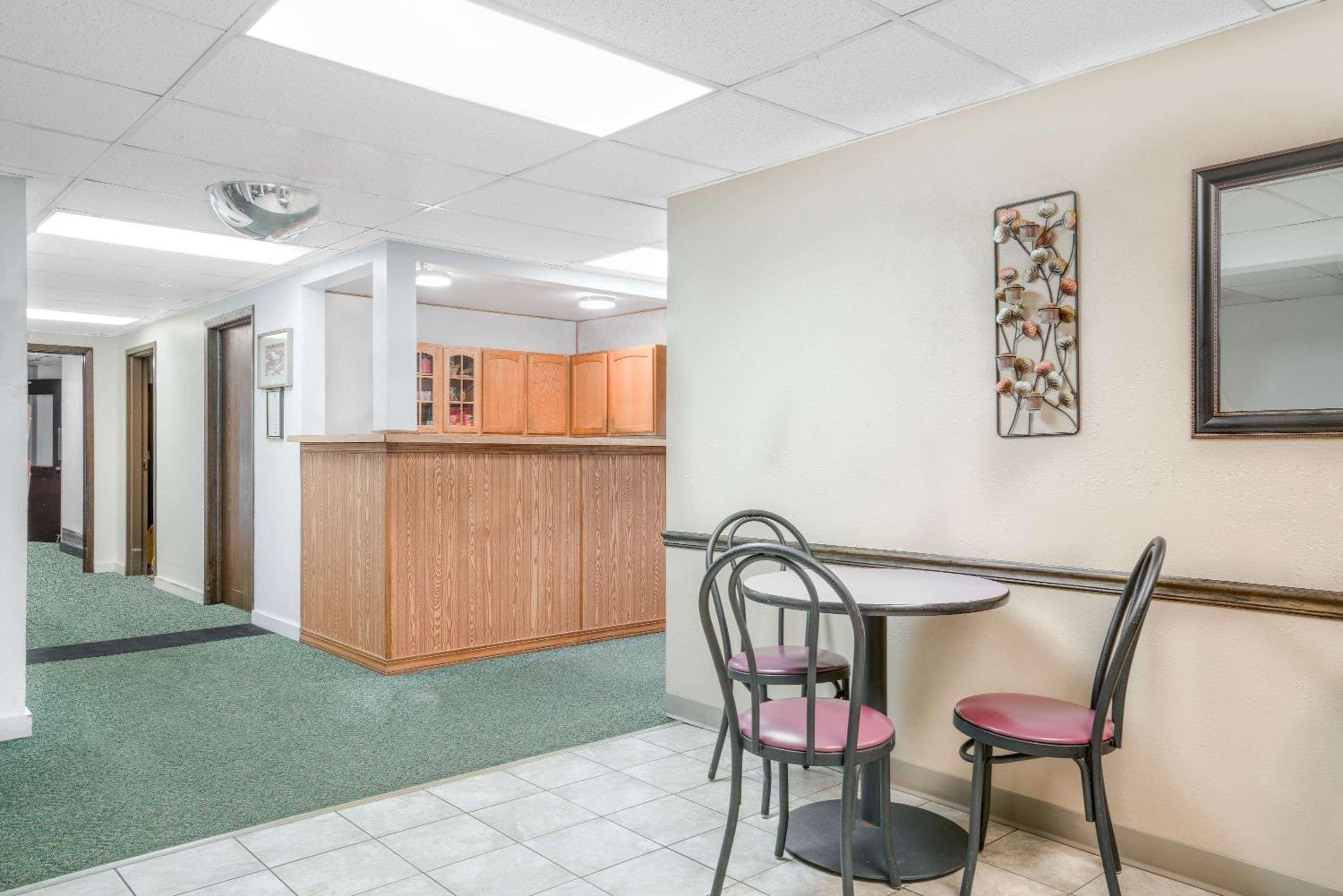 Super 8 by Wyndham Tomah Wisconsin view 3